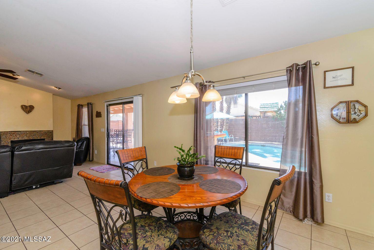 1719 W Calle Del Querido