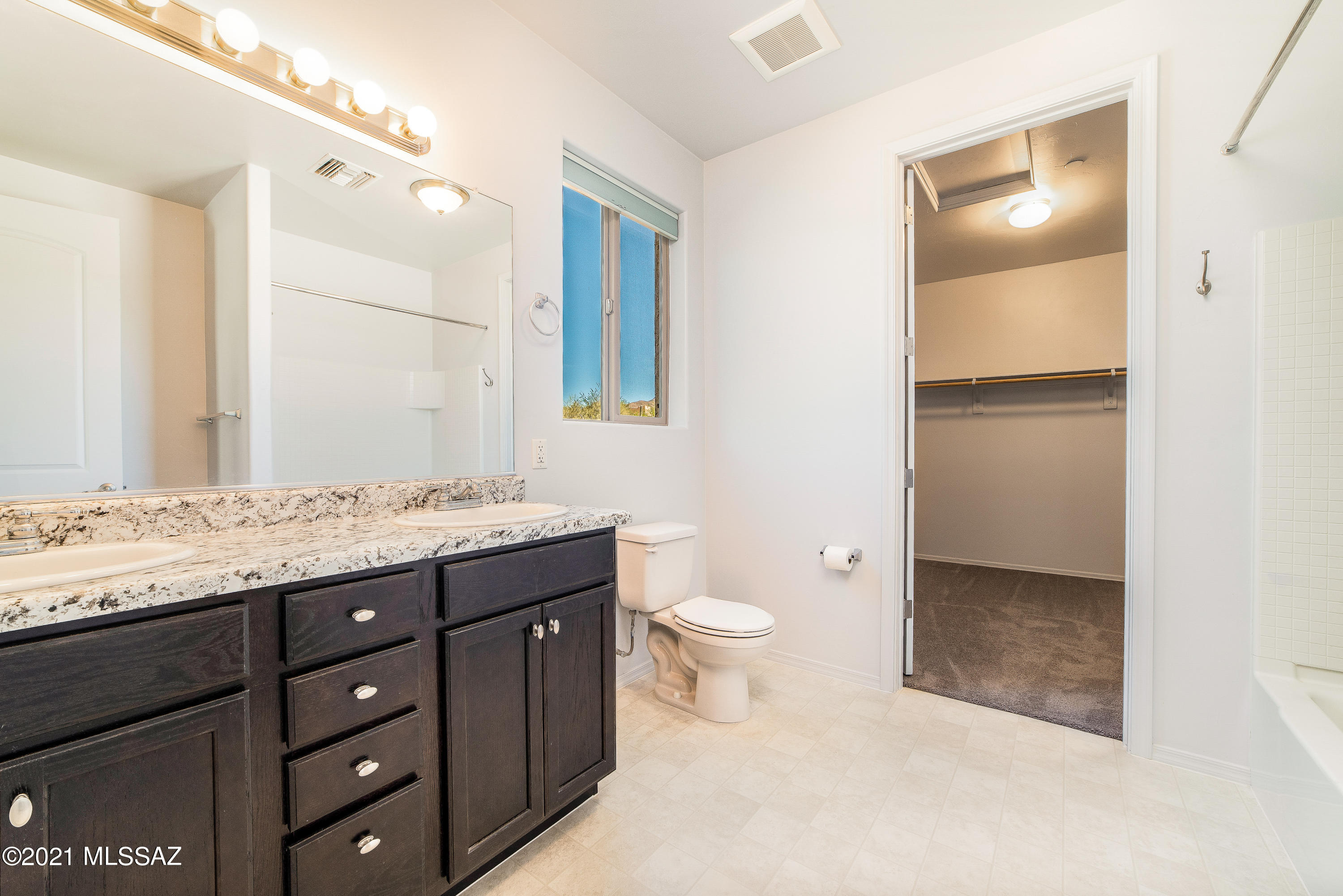 5861 N Desert View Drive