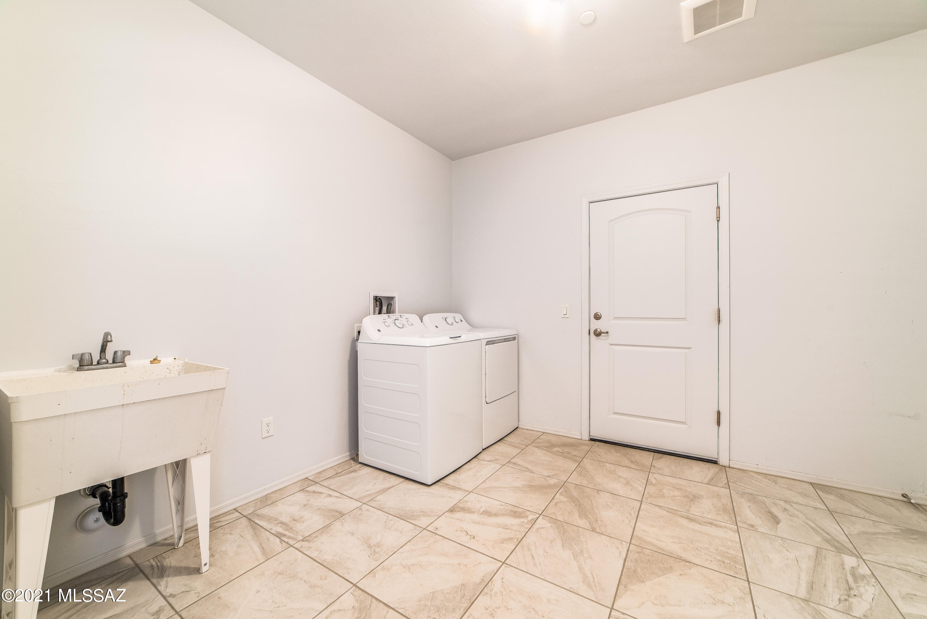 5861 N Desert View Drive