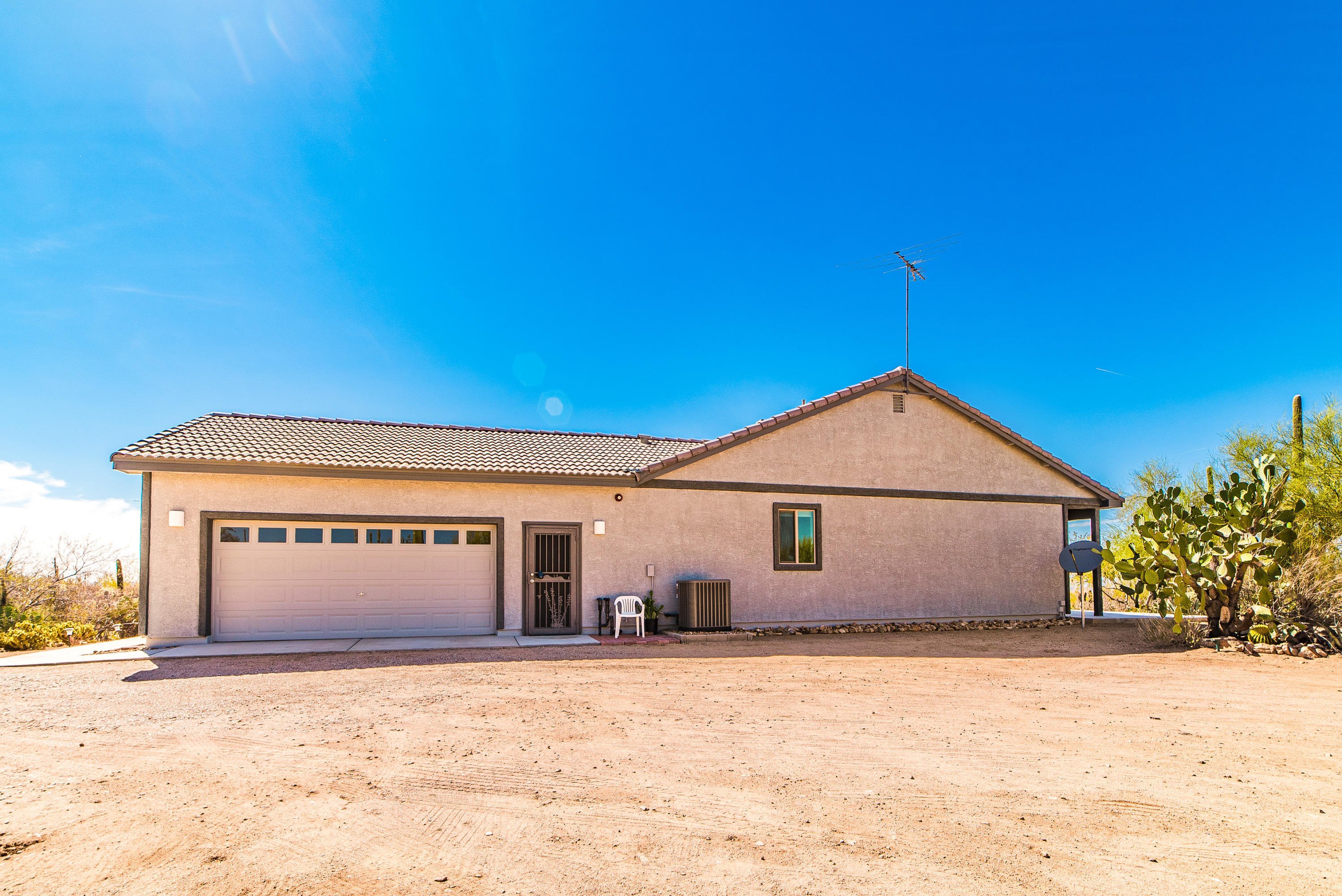 5861 N Desert View Drive