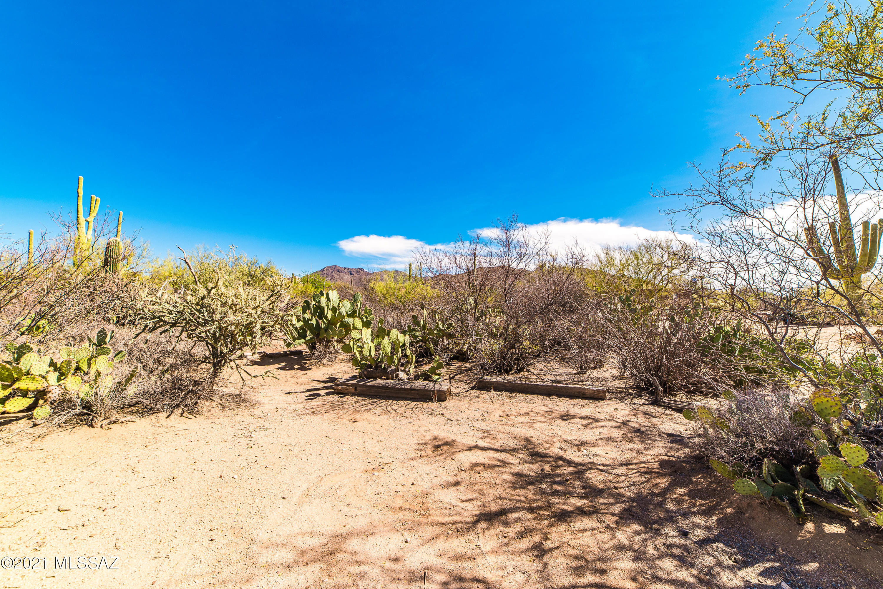 5861 N Desert View Drive