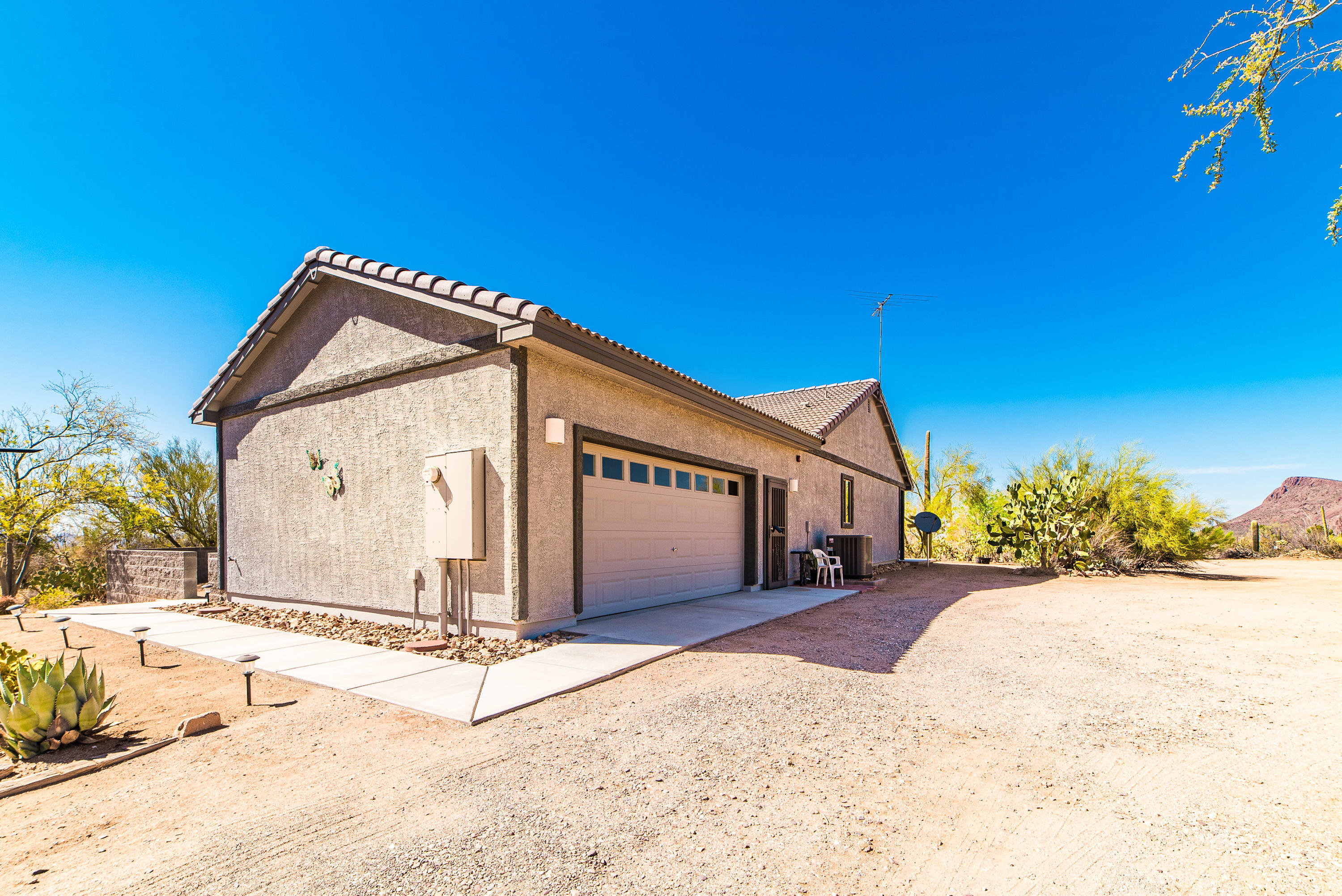 5861 N Desert View Drive