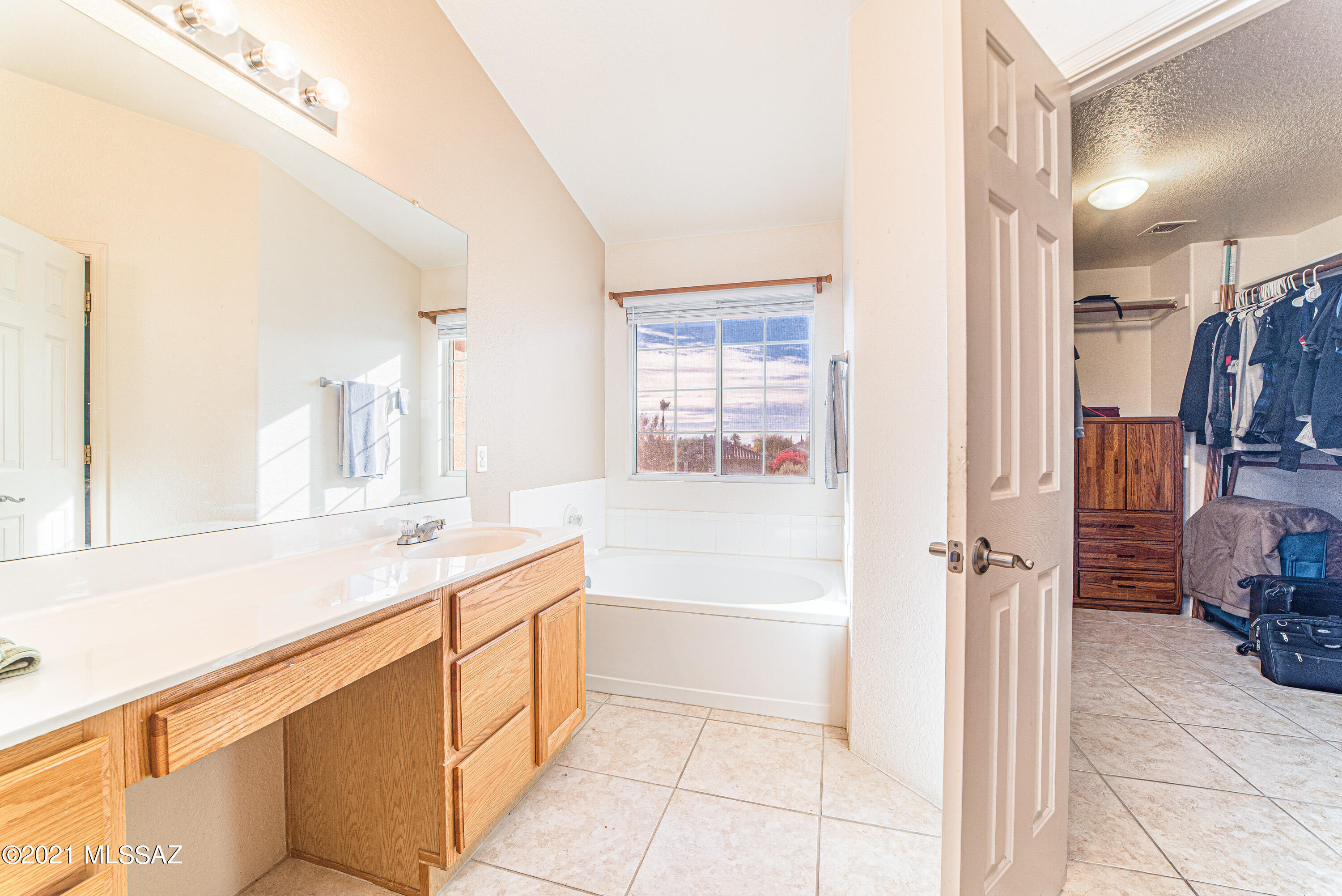 2632 W Mountain Heights Court