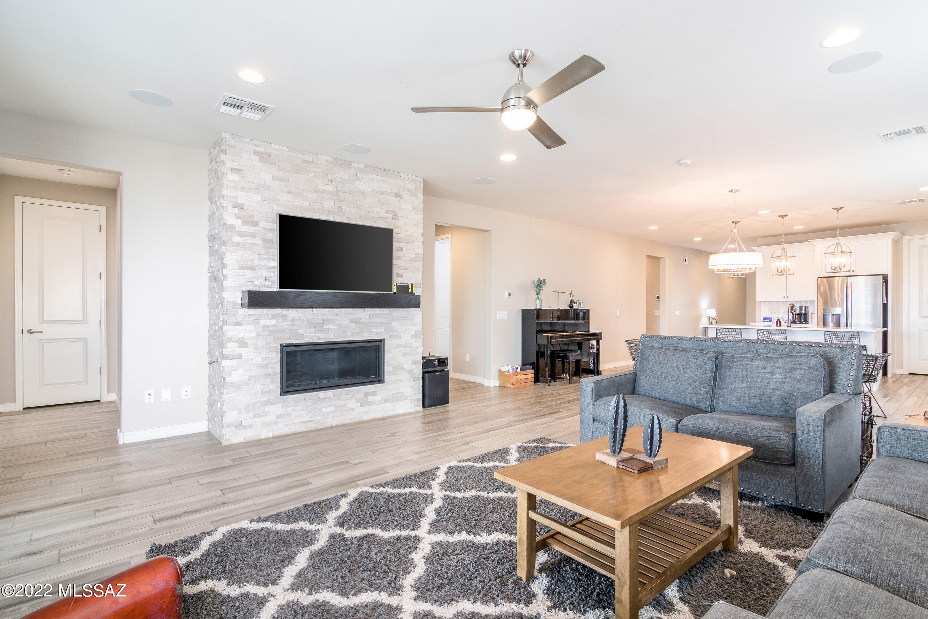 12160 N Goldenview Lane