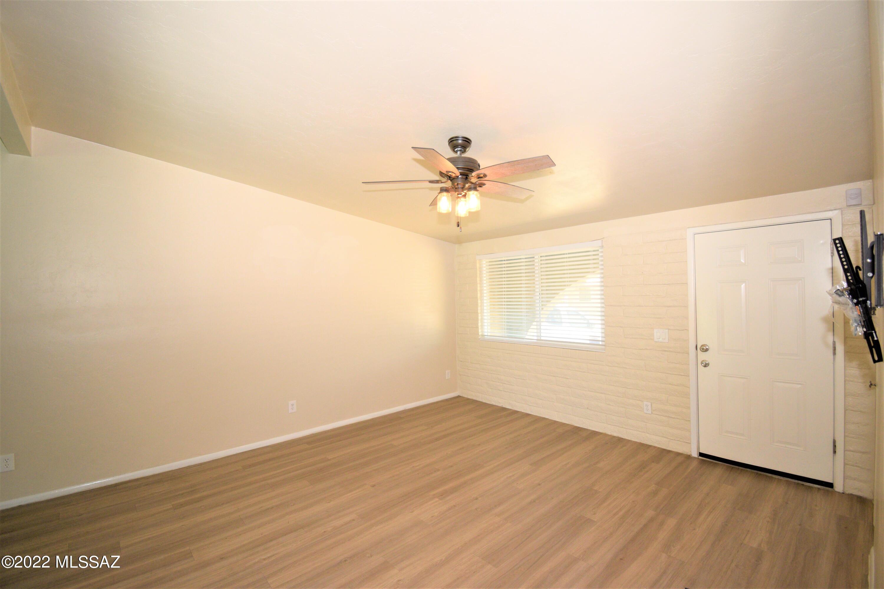 7422 N Stanton Place