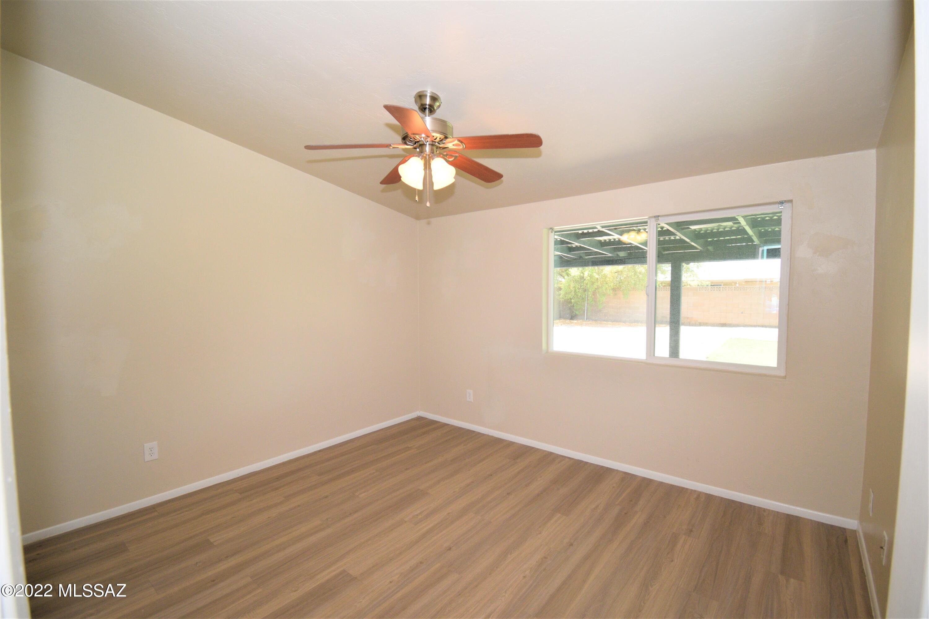 7422 N Stanton Place