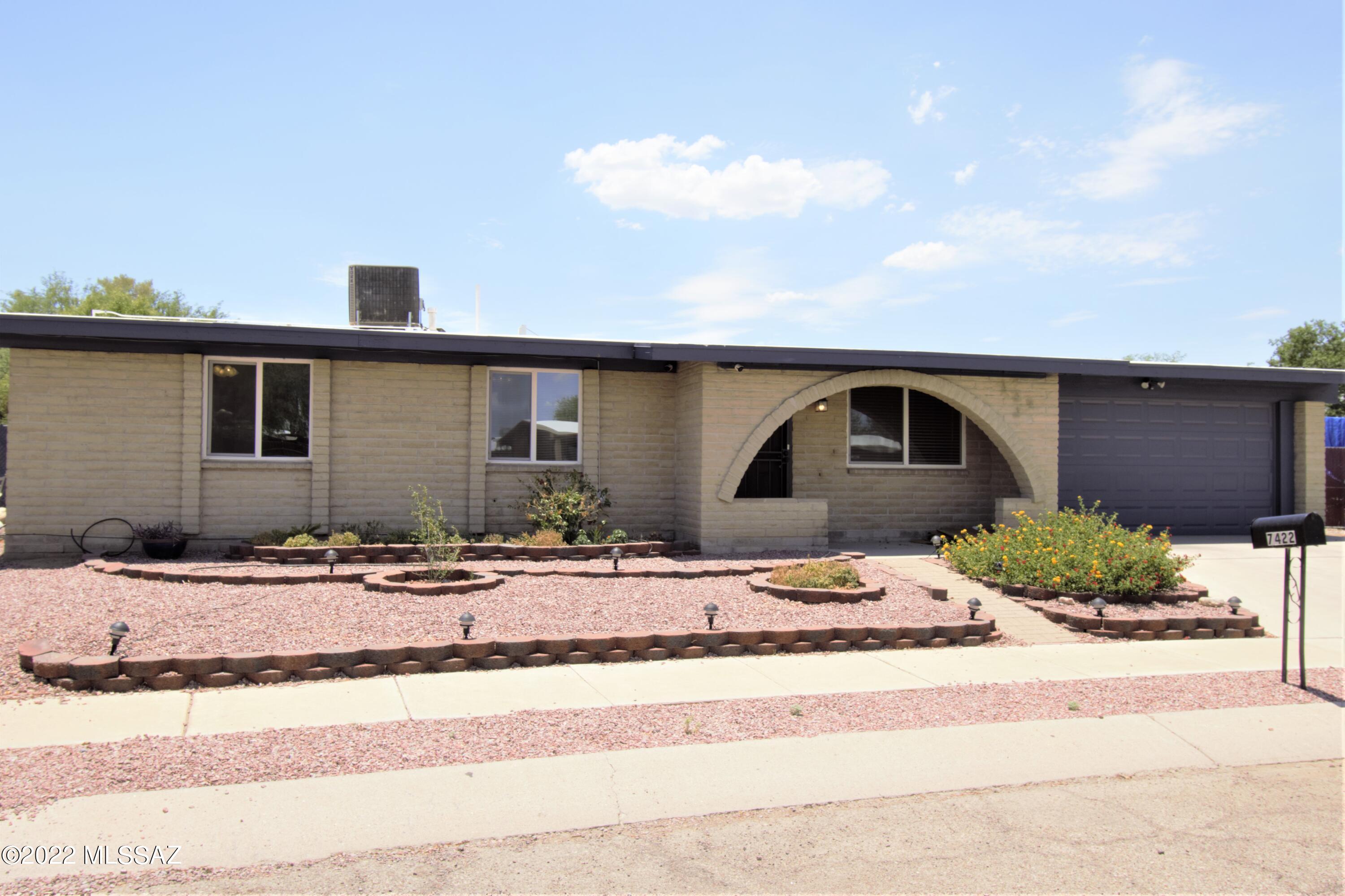 7422 N Stanton Place