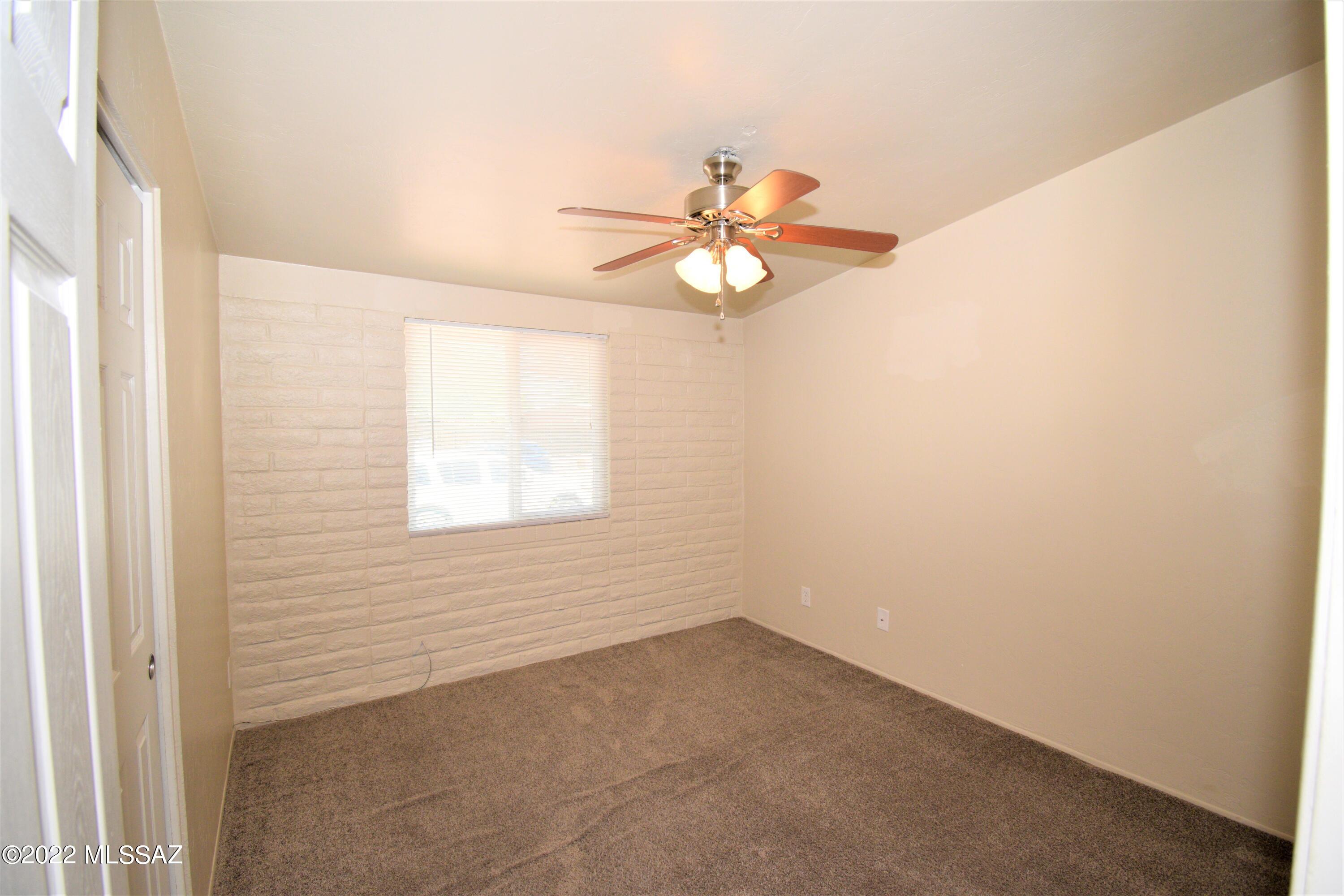 7422 N Stanton Place