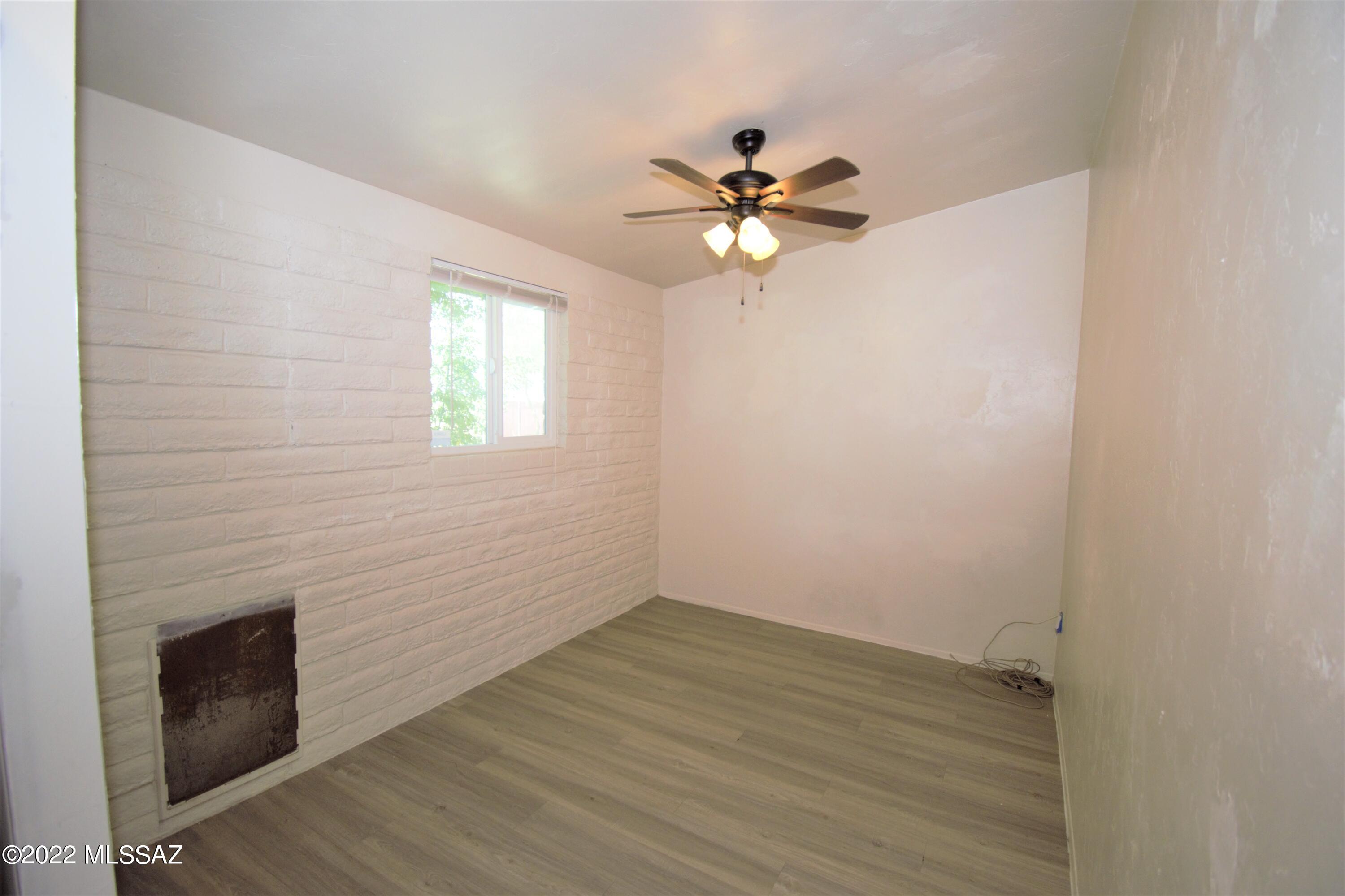 7422 N Stanton Place