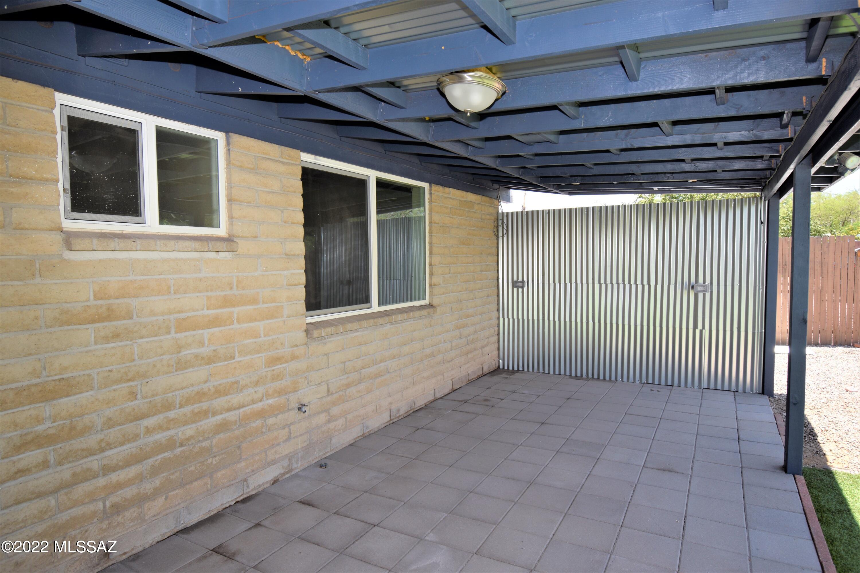 7422 N Stanton Place