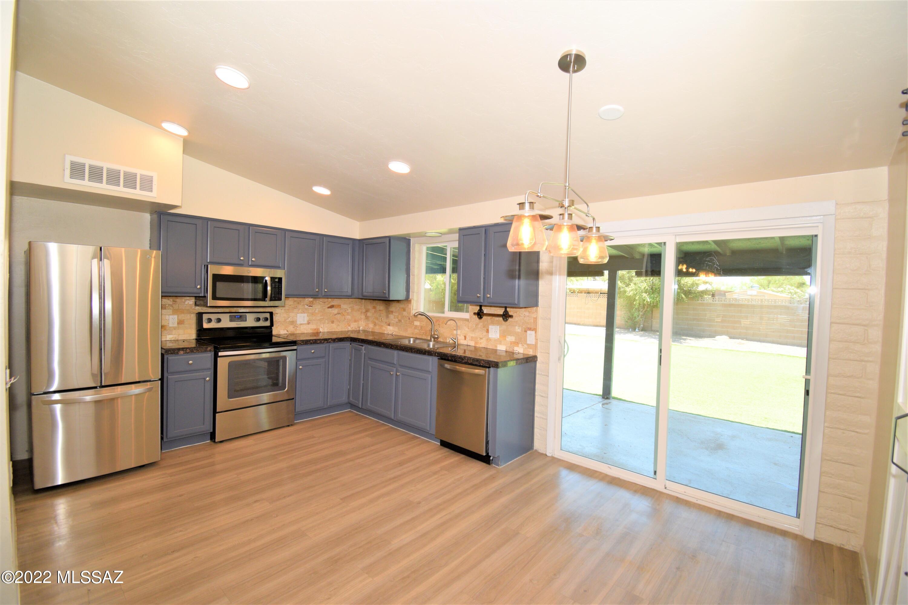 7422 N Stanton Place