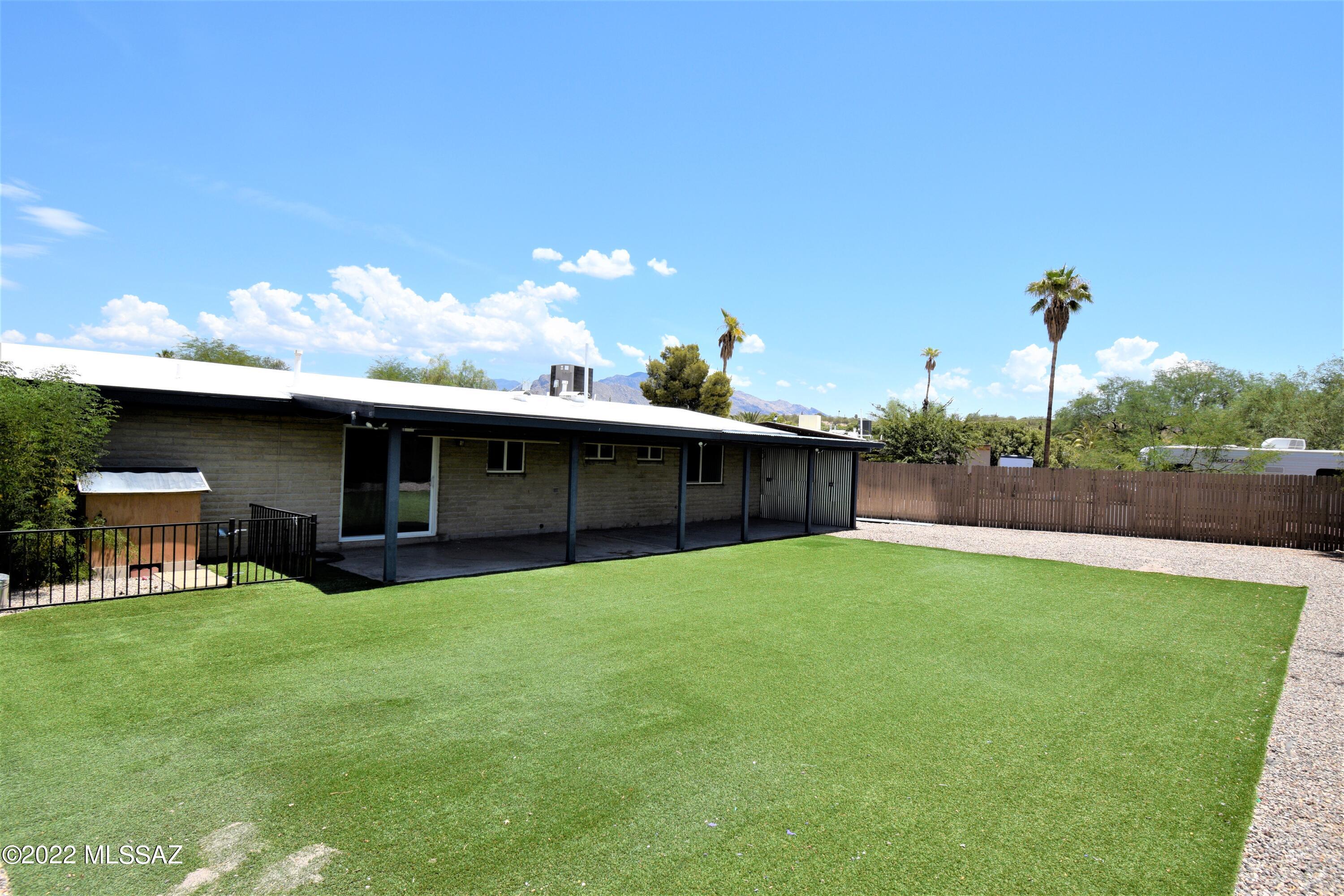 7422 N Stanton Place