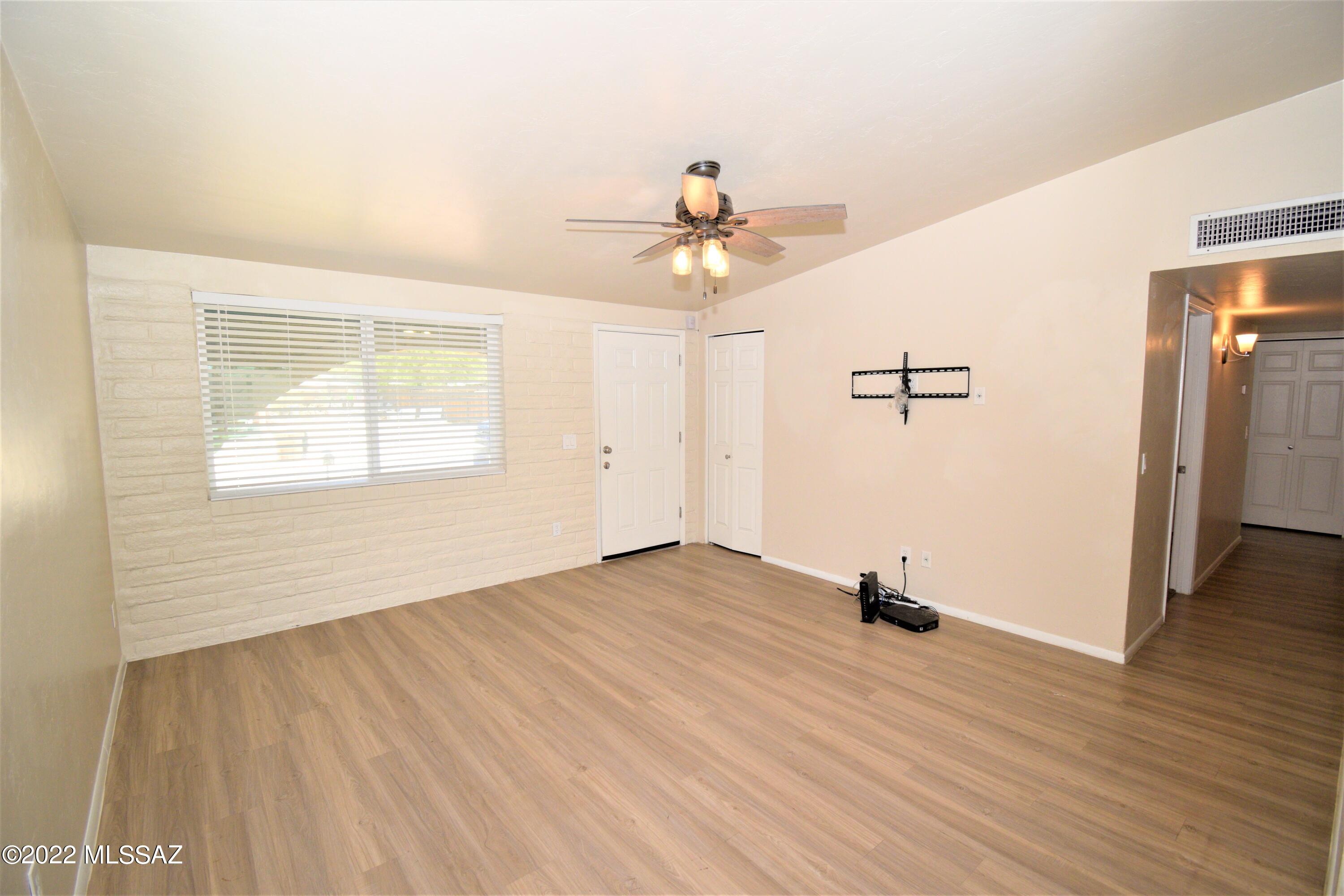 7422 N Stanton Place