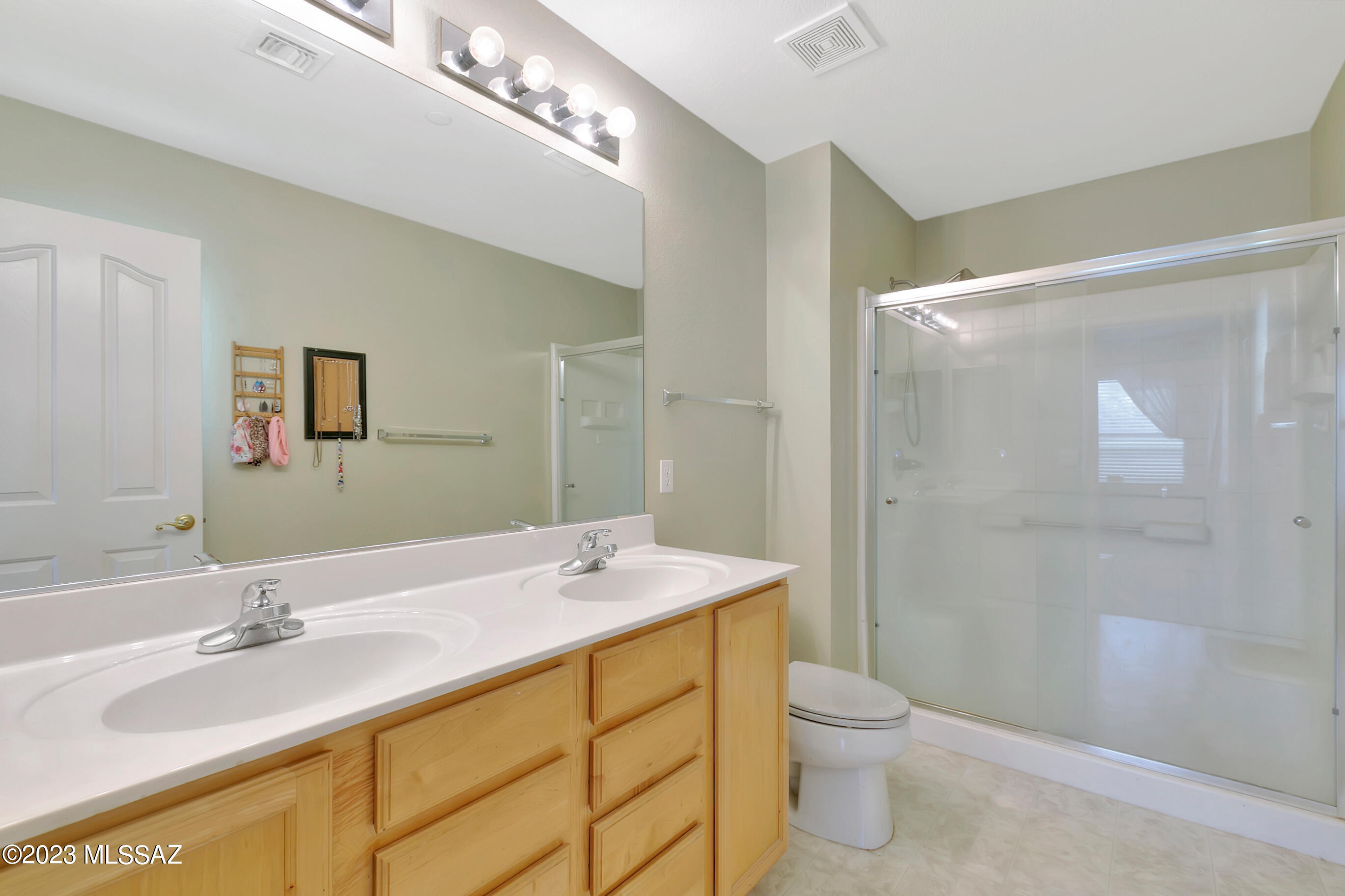 8461 N Placita De La Manzana