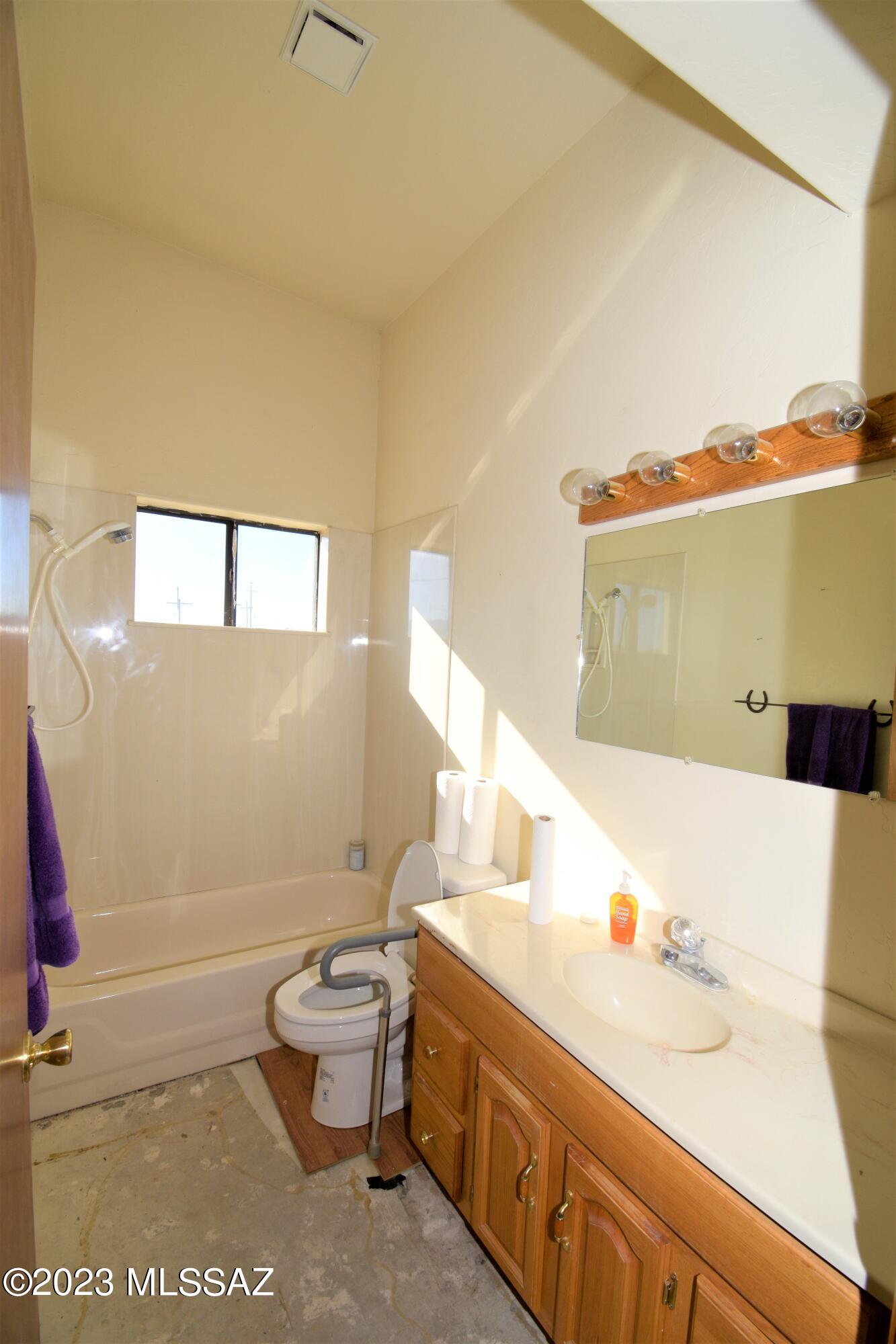 2465 N Tomahawk Trail