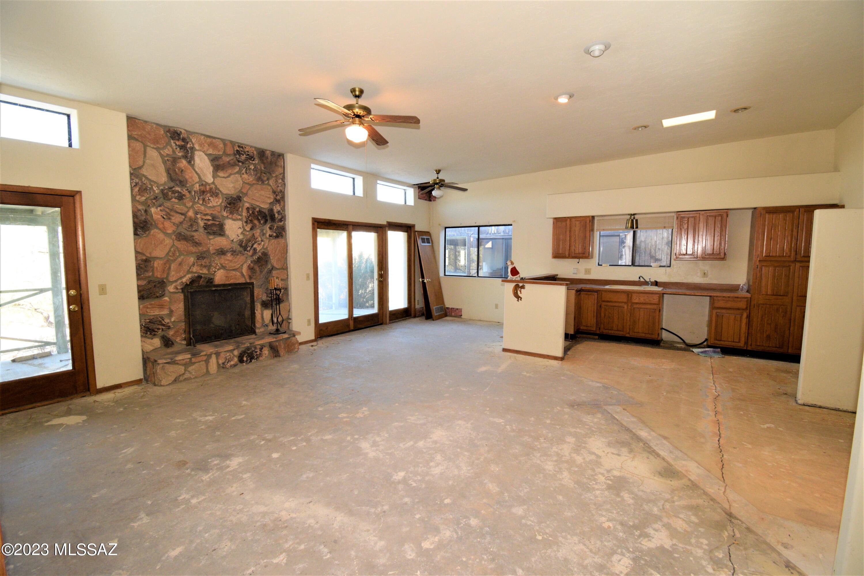 2465 N Tomahawk Trail