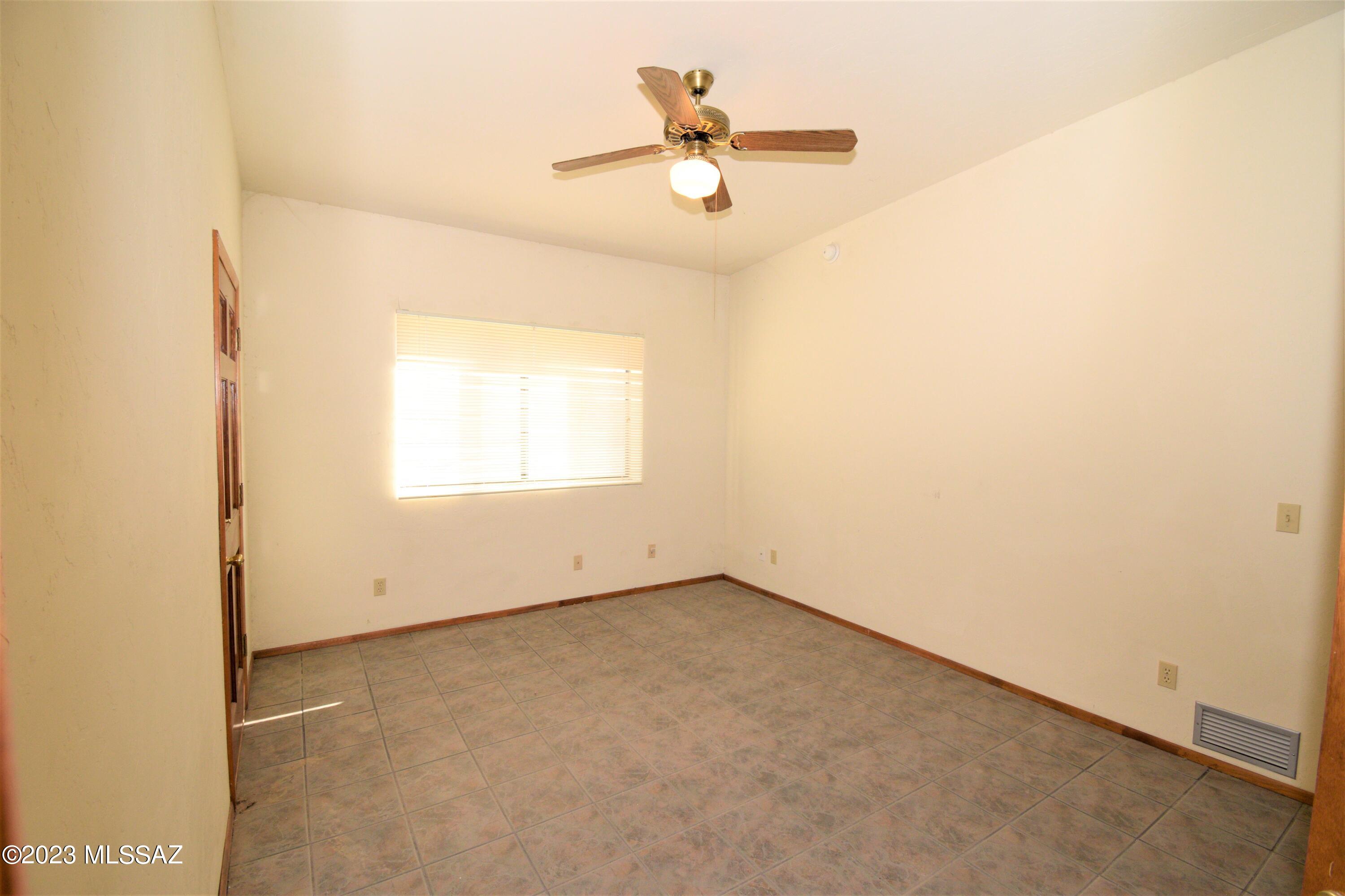 2465 N Tomahawk Trail