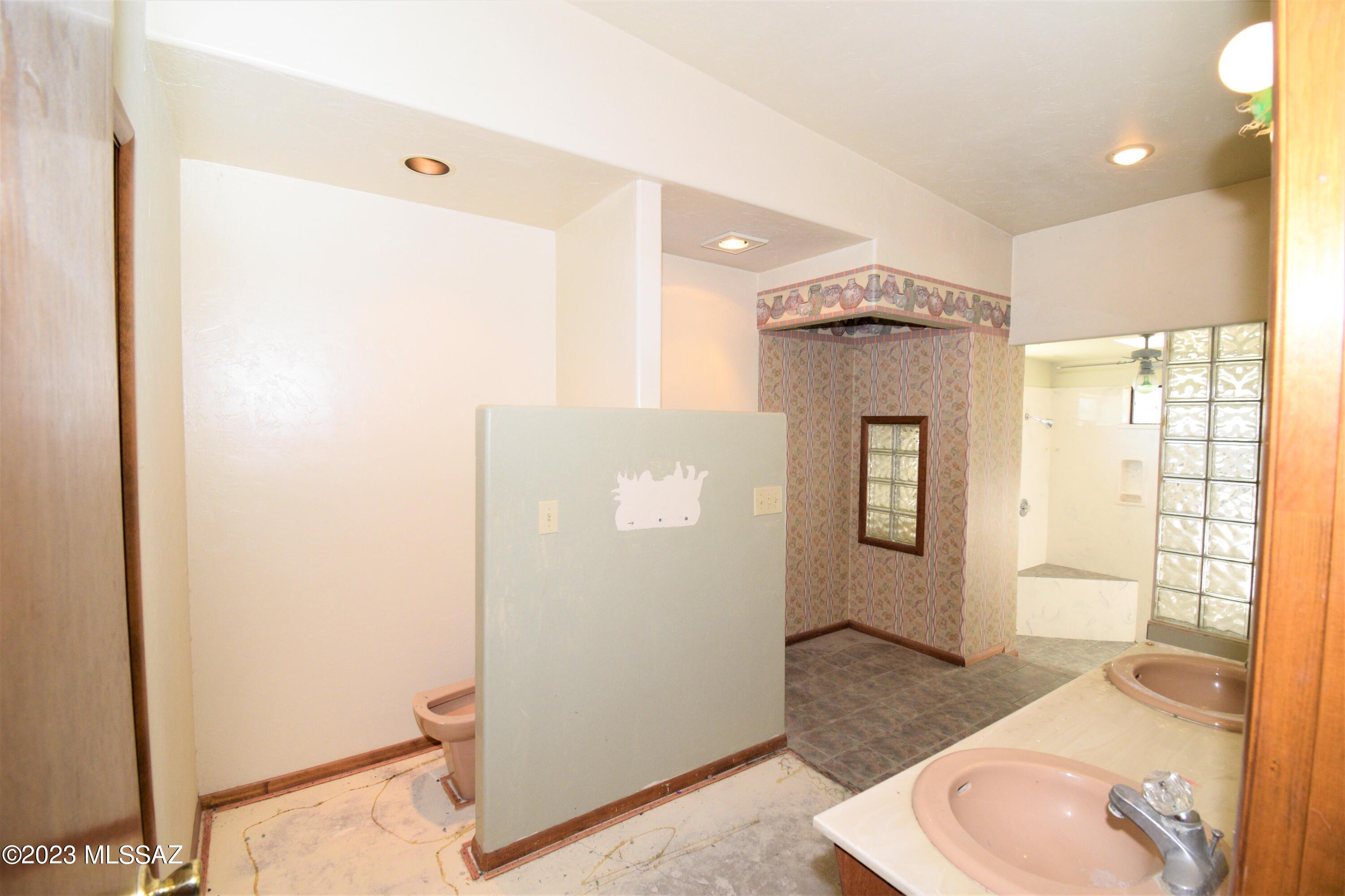 2465 N Tomahawk Trail