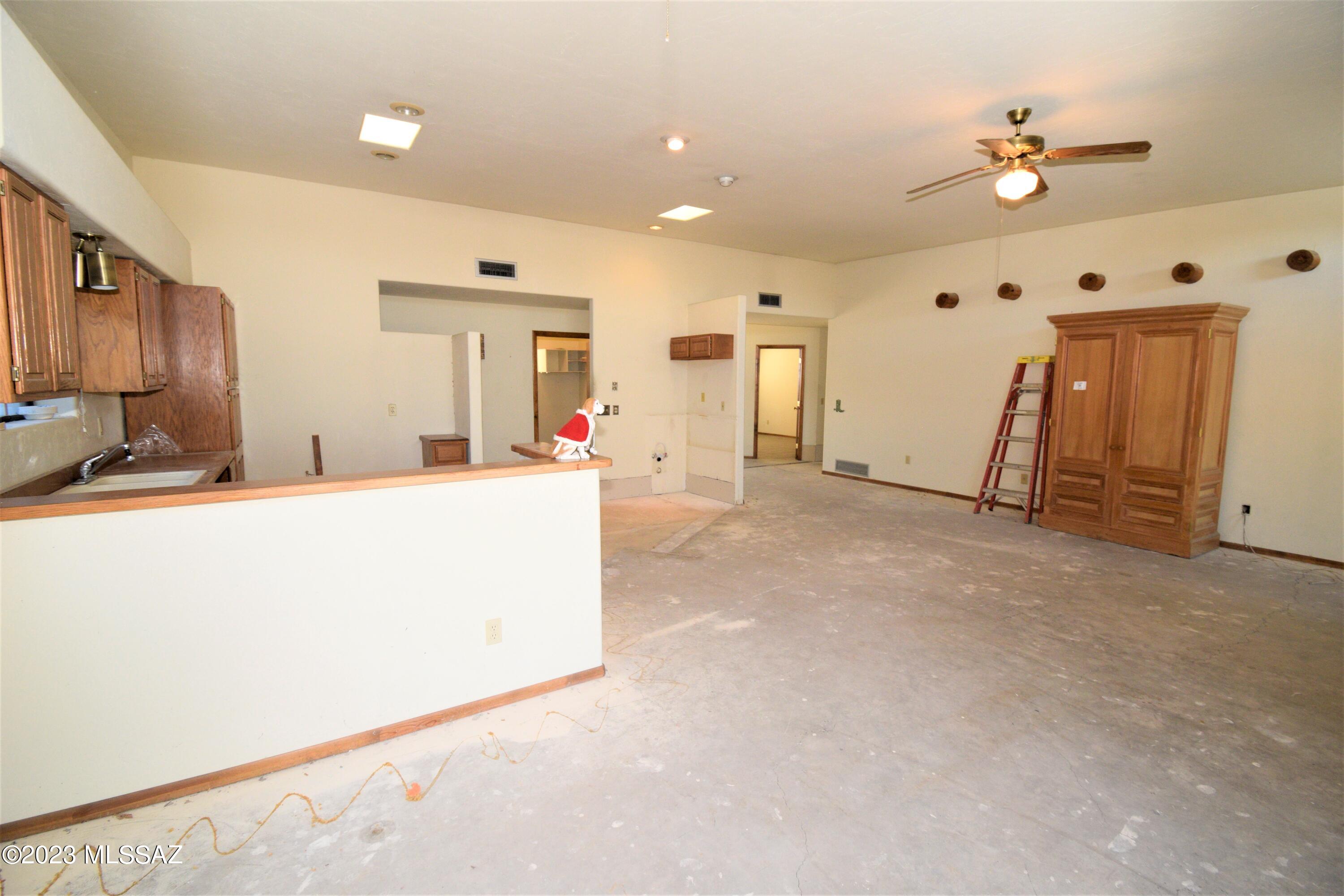 2465 N Tomahawk Trail