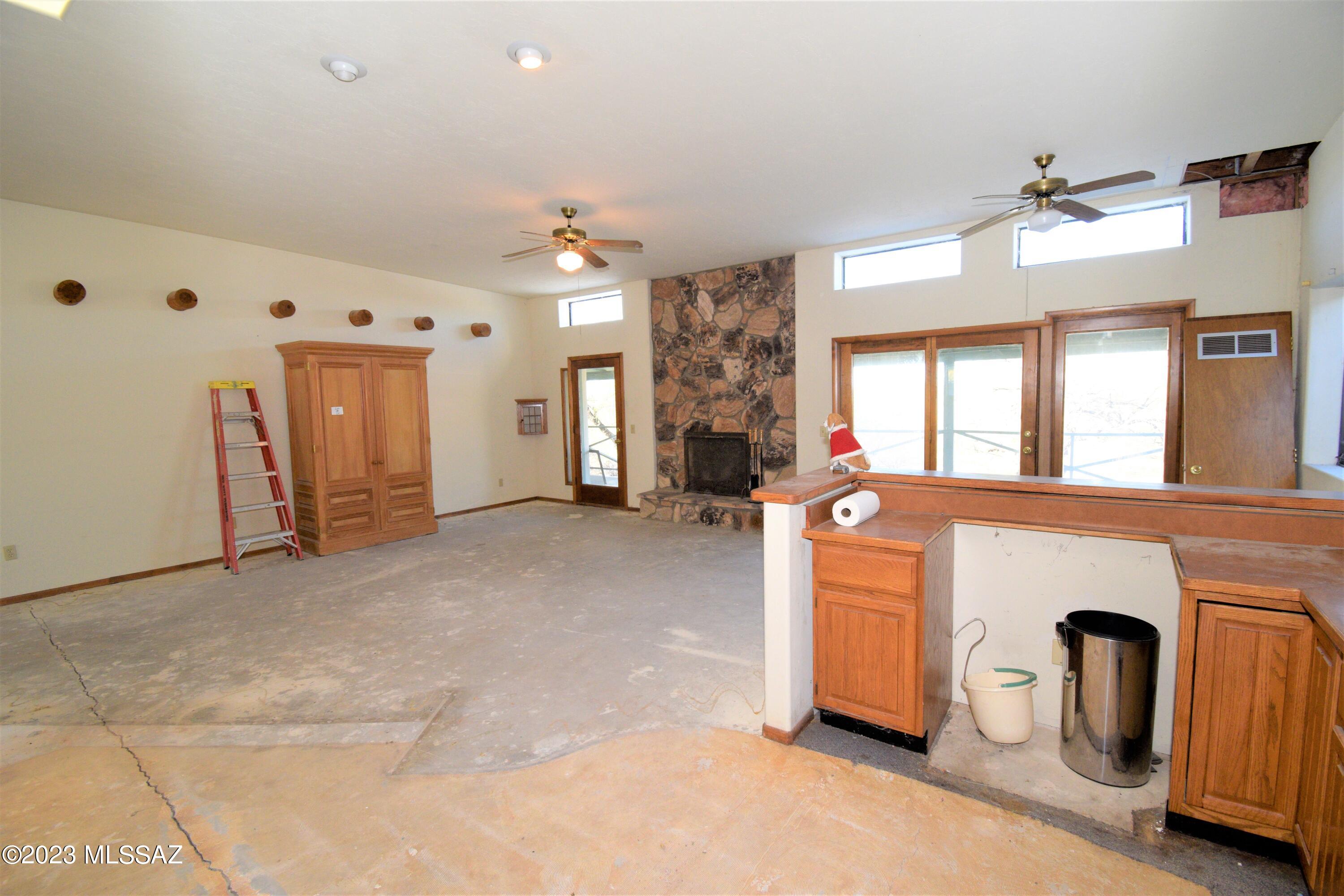 2465 N Tomahawk Trail