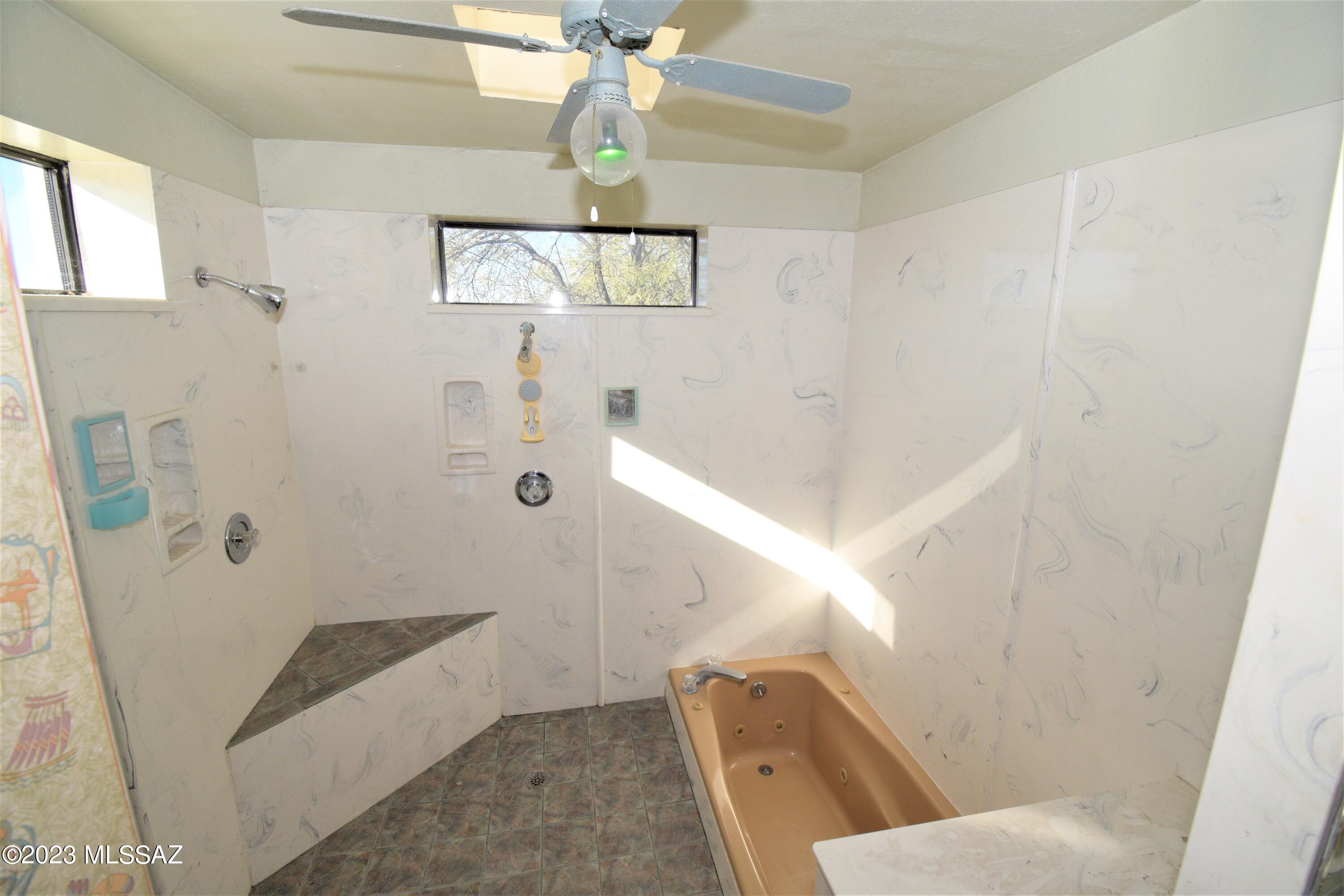 2465 N Tomahawk Trail