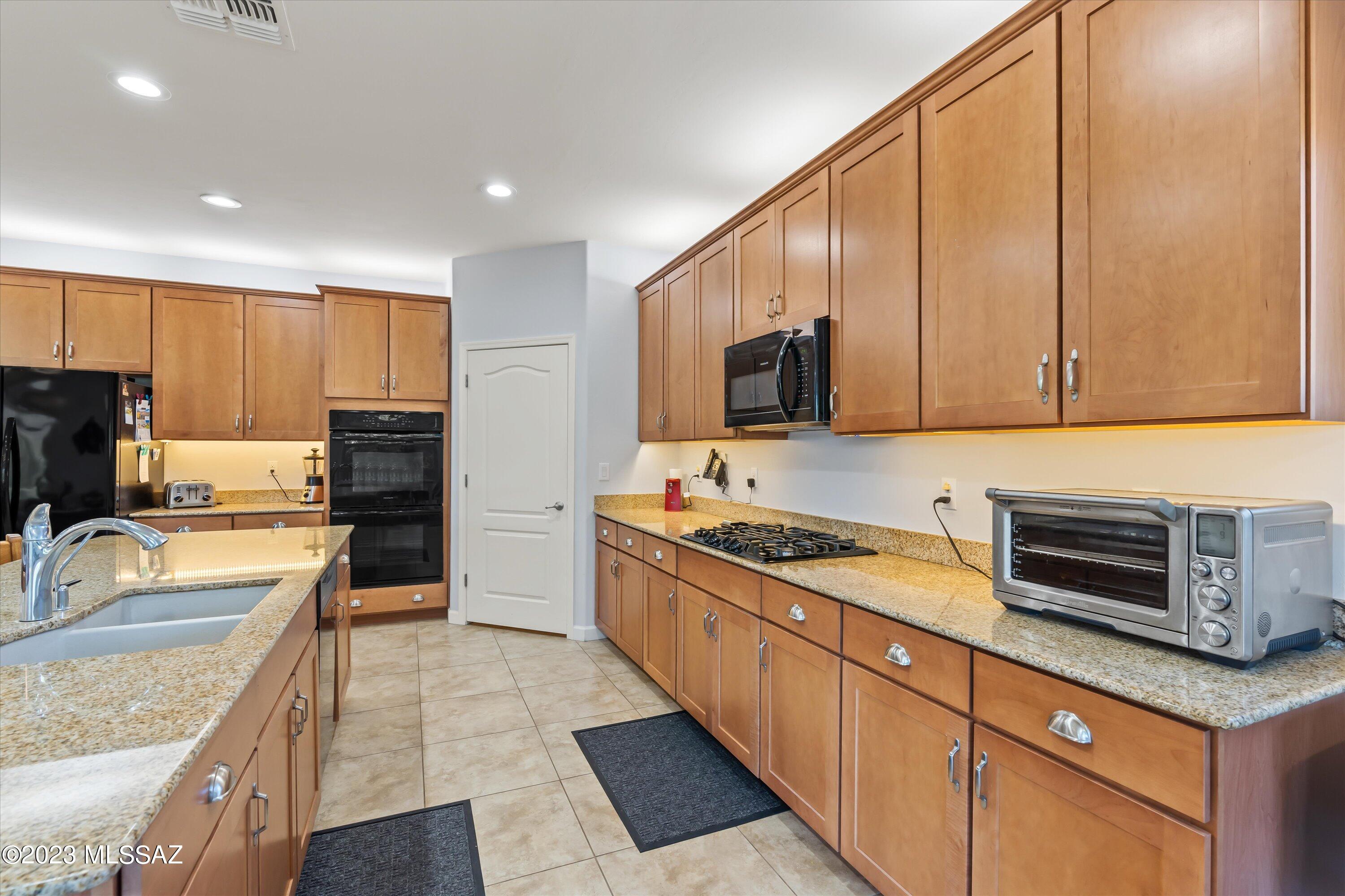 9890 N Saguaro Bloom Way