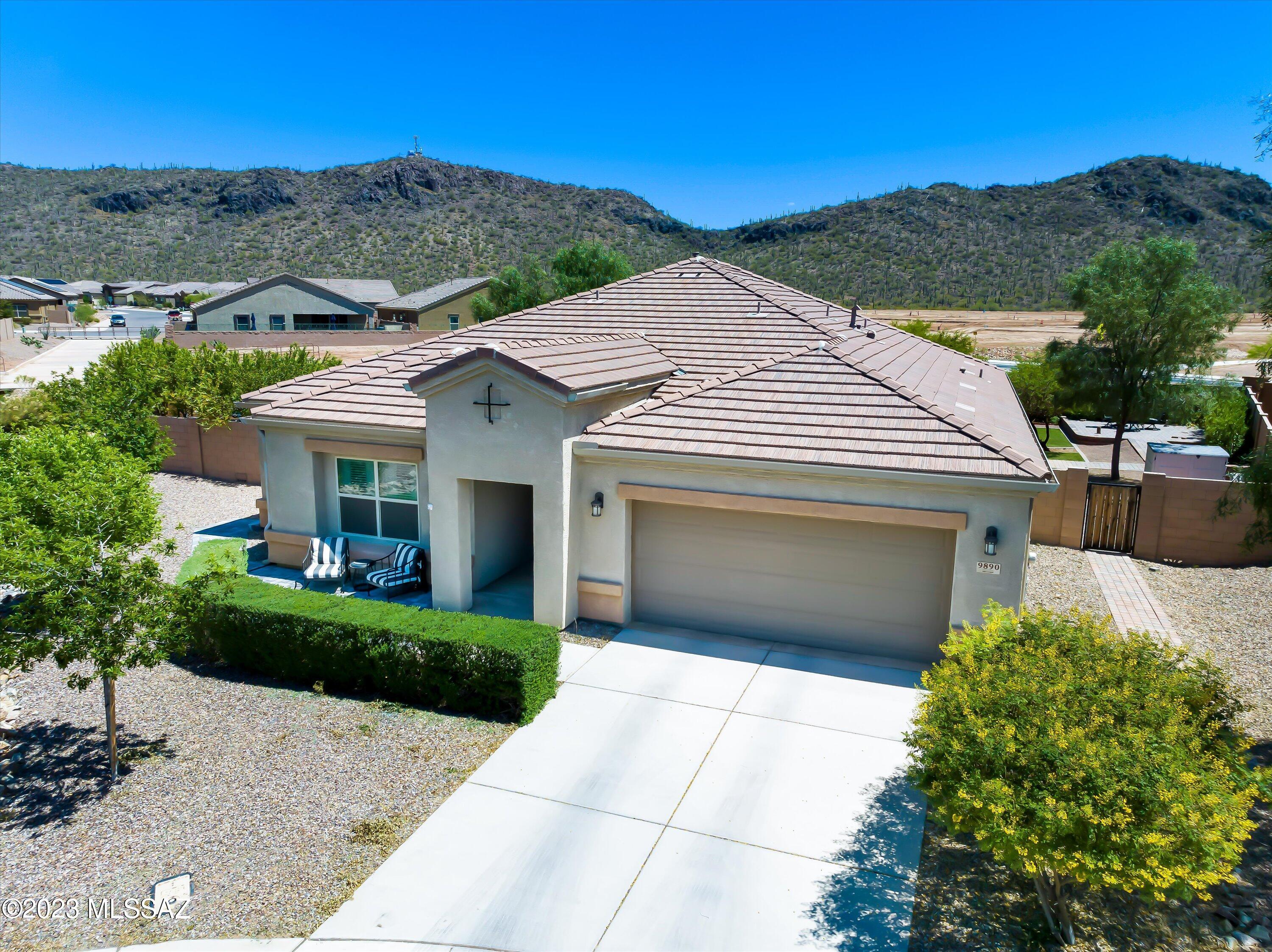 9890 N Saguaro Bloom Way