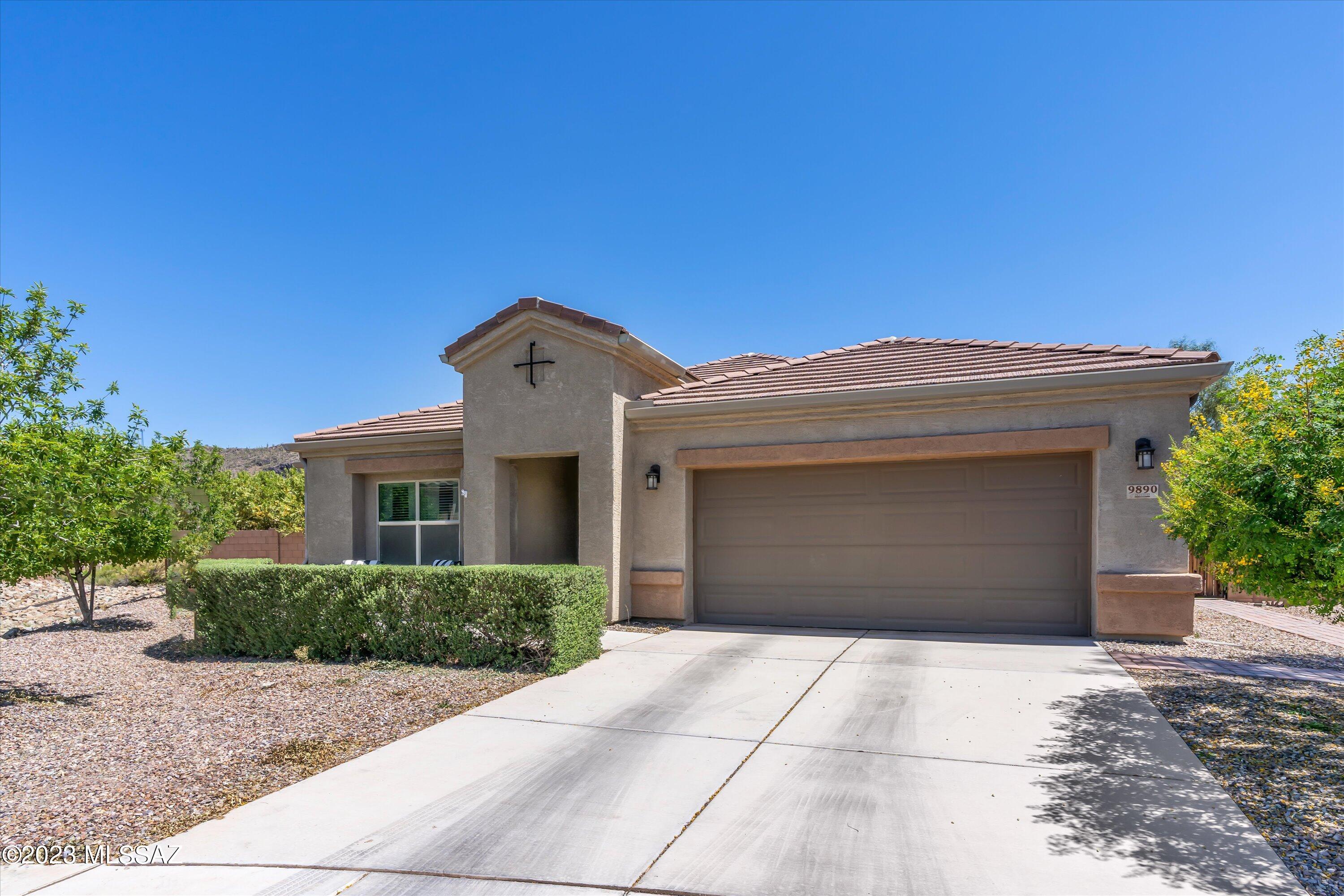 9890 N Saguaro Bloom Way