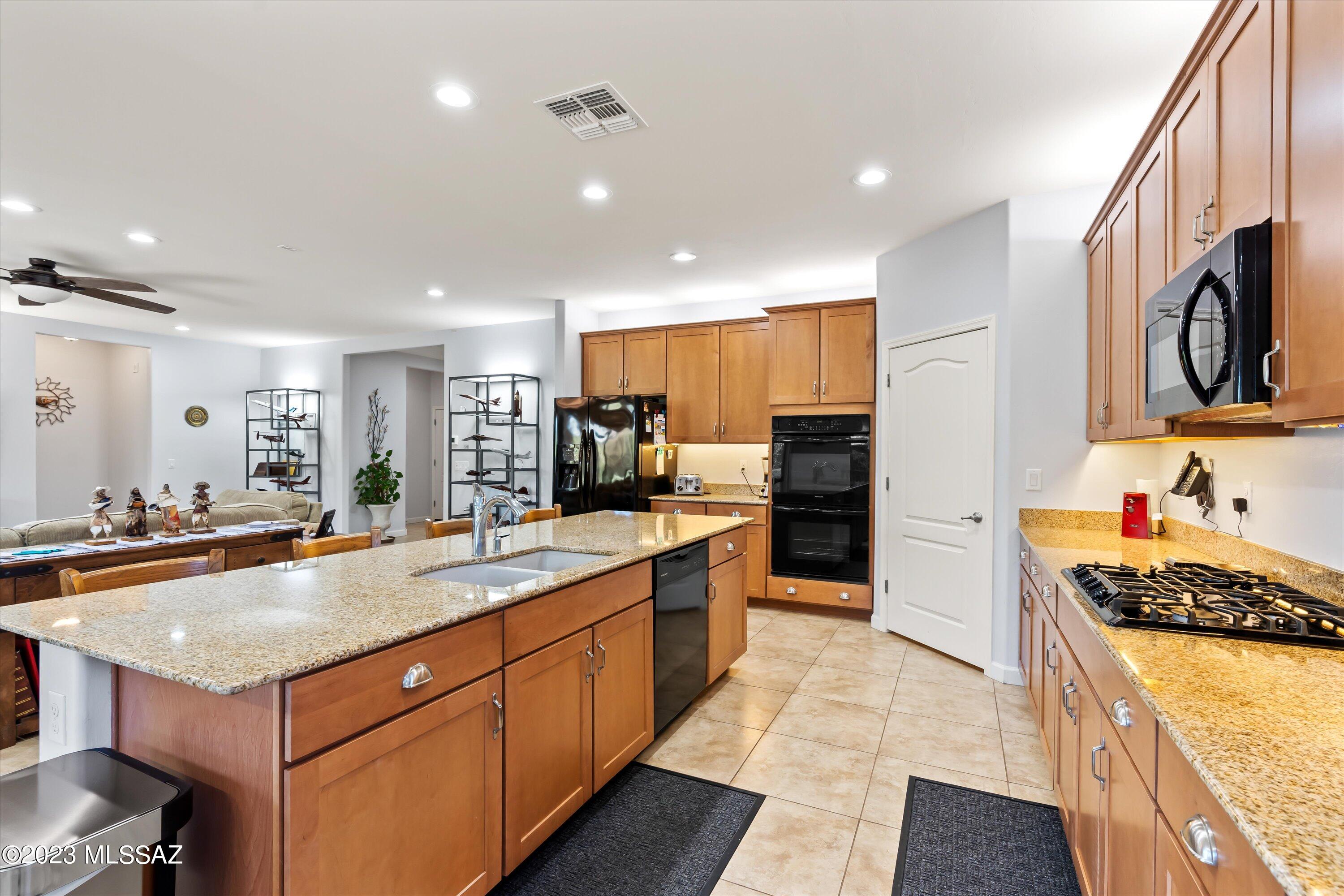 9890 N Saguaro Bloom Way