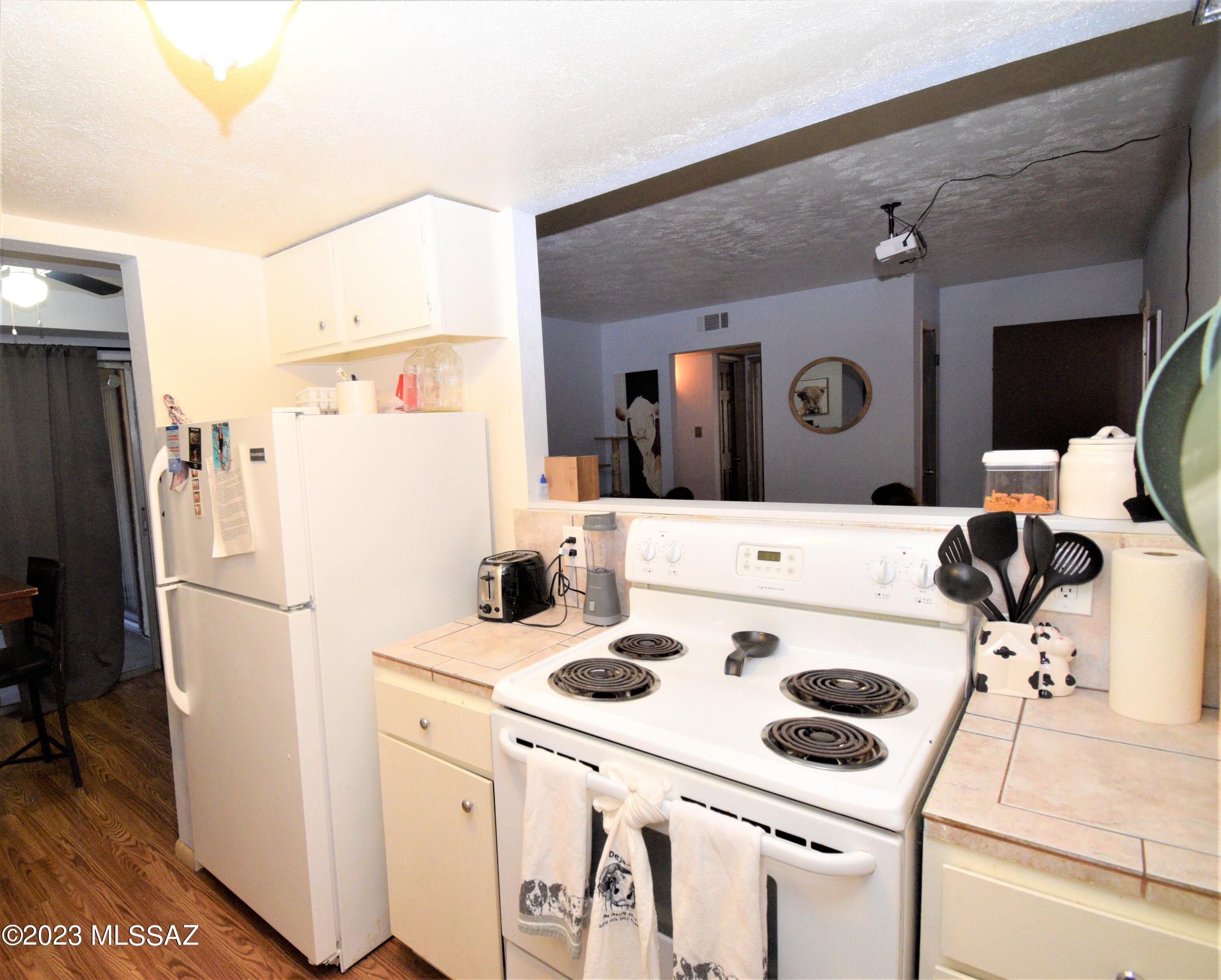 1620 N Wilmot Road Unit: E144