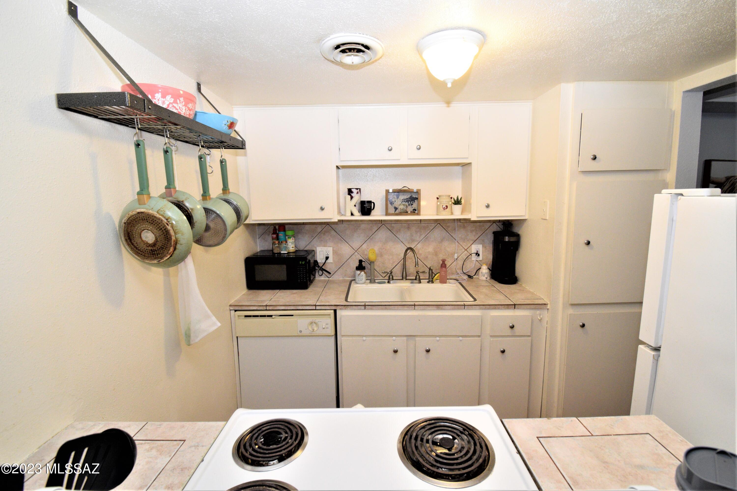 1620 N Wilmot Road Unit: E144