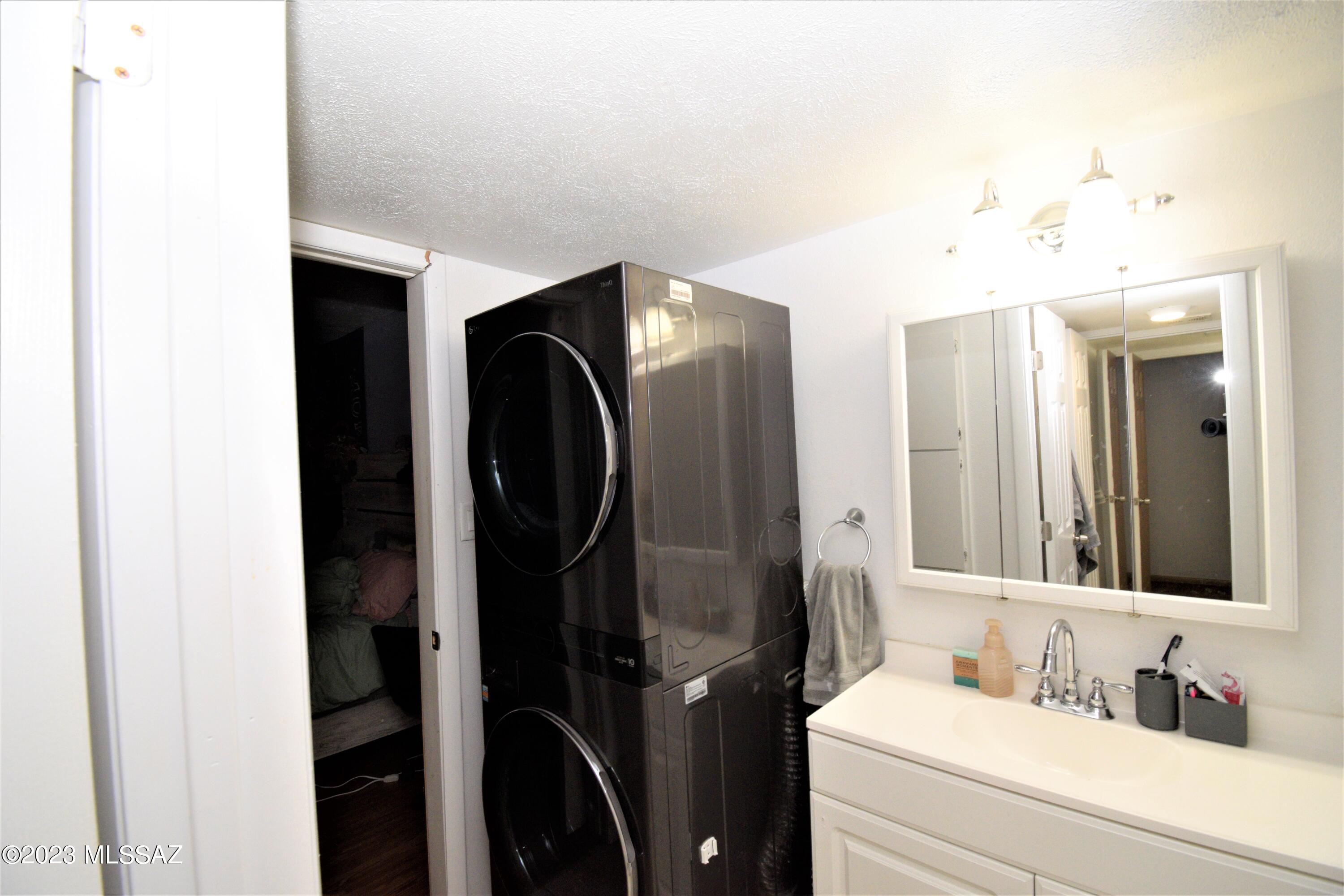 1620 N Wilmot Road Unit: E144