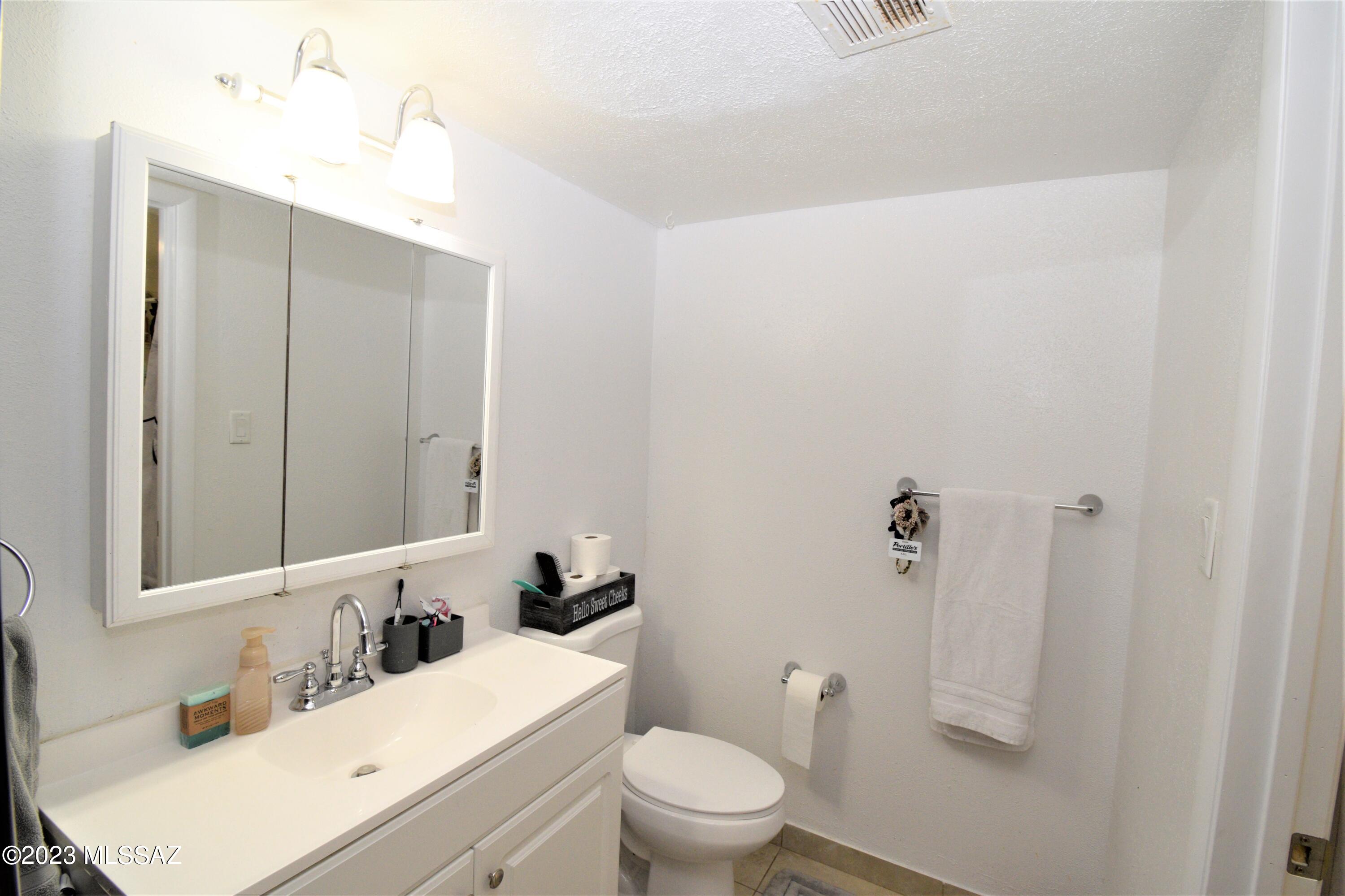 1620 N Wilmot Road Unit: E144