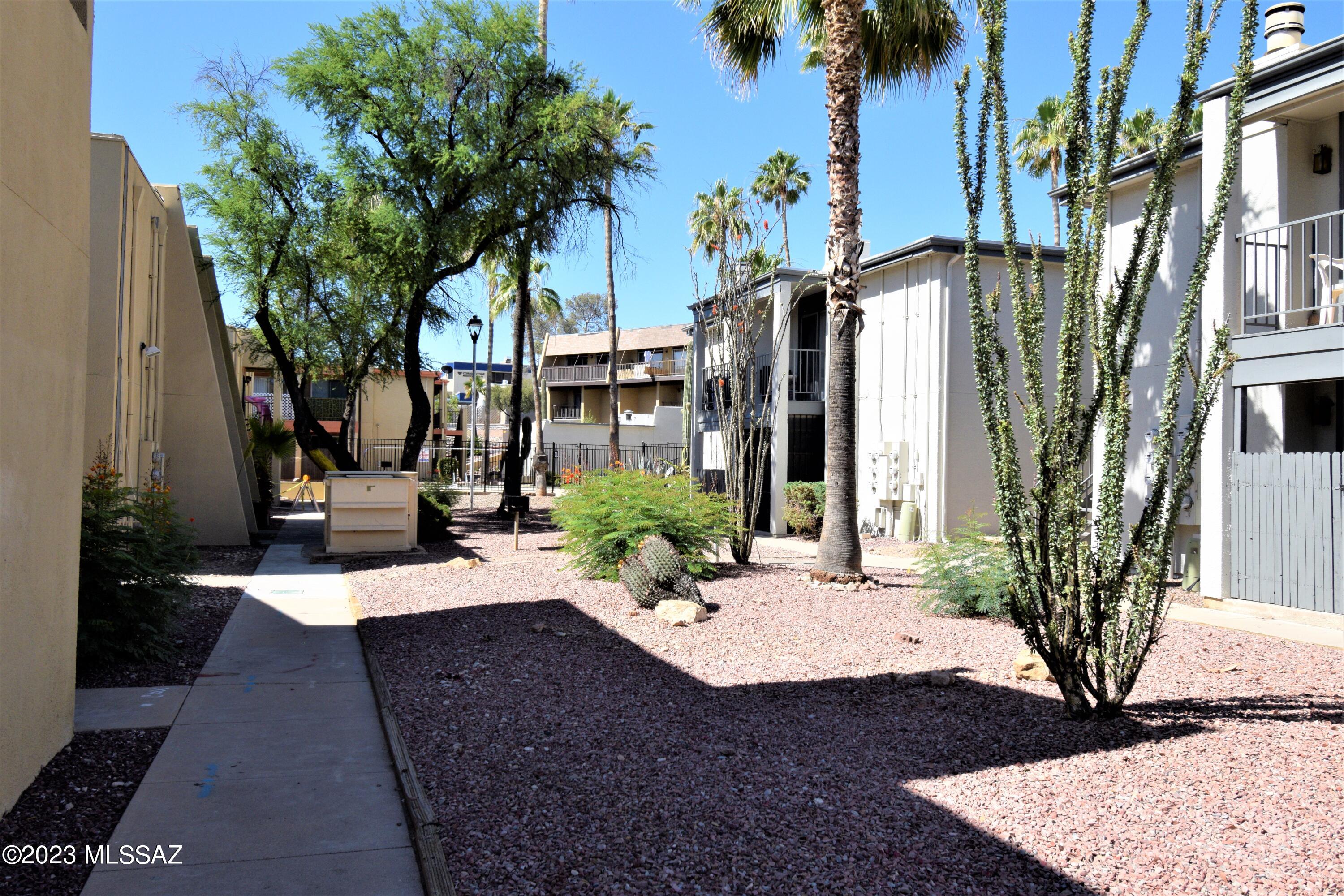 1620 N Wilmot Road Unit: E144