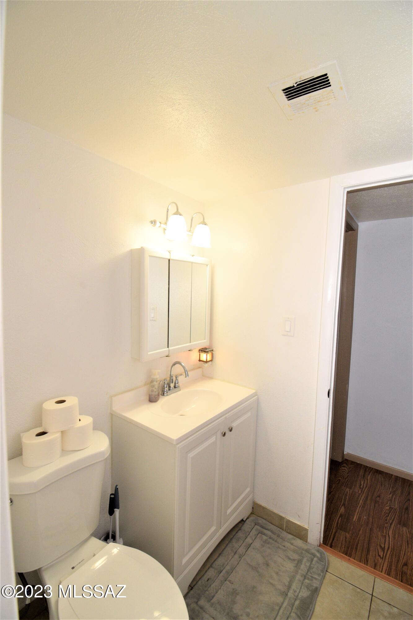 1620 N Wilmot Road Unit: E144