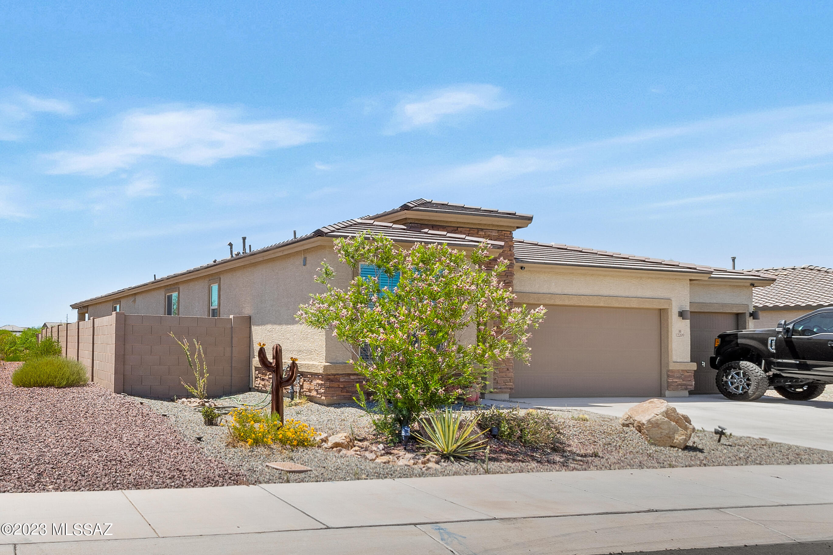 12209 N Amberwood Place