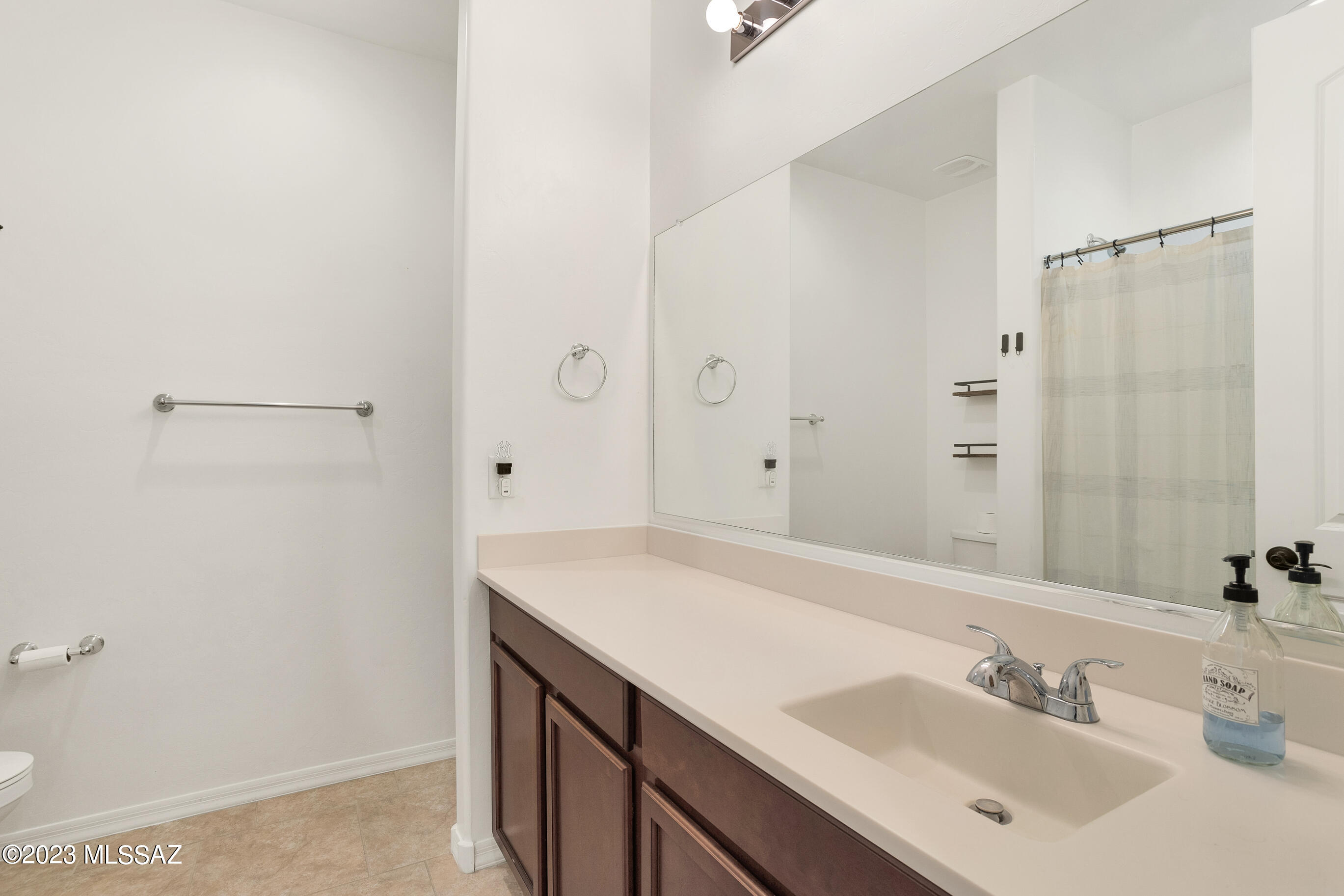 12209 N Amberwood Place