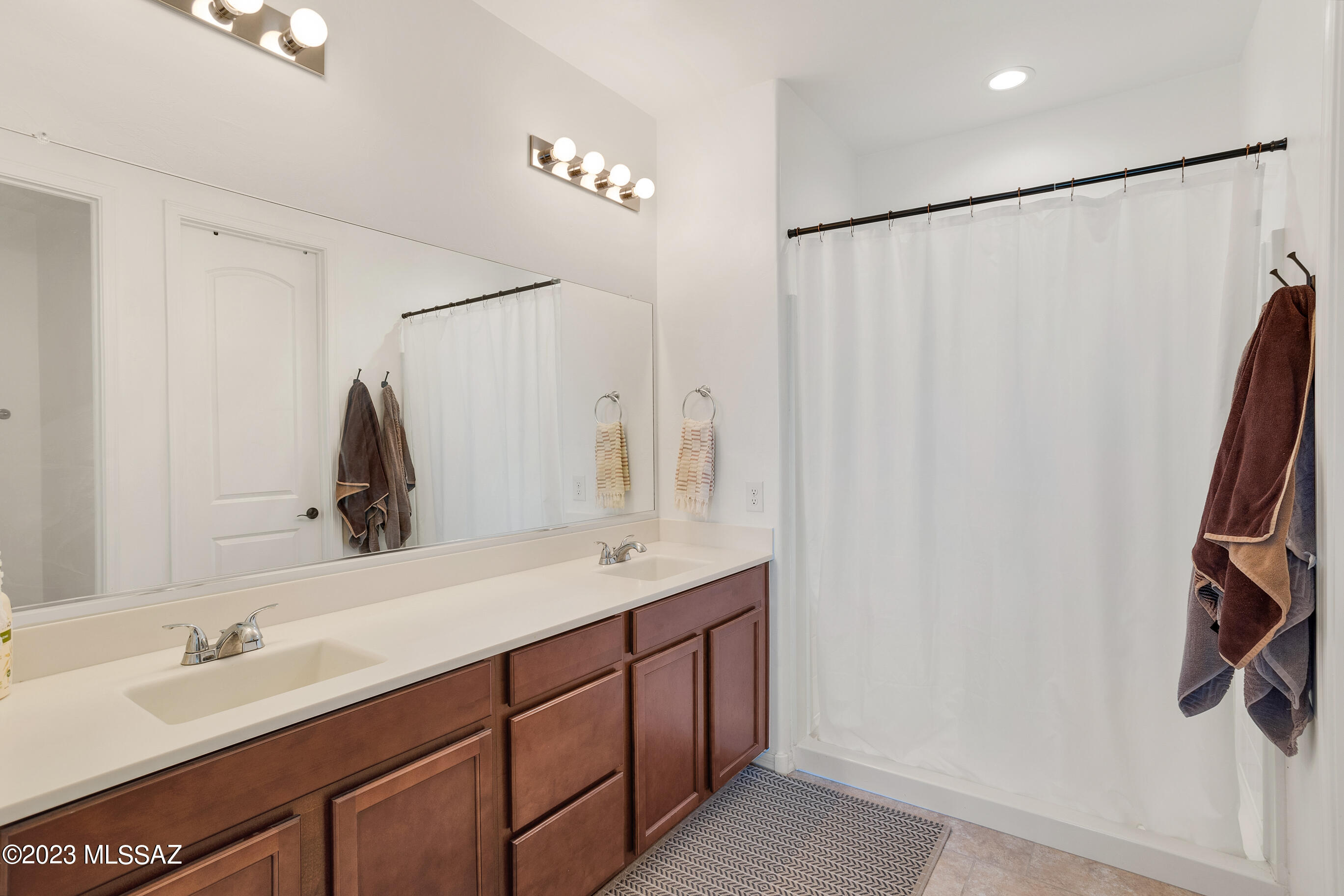 12209 N Amberwood Place