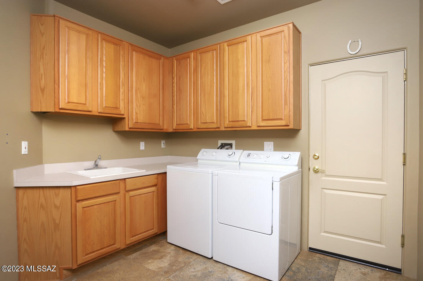 6161 N Calle De La Culebra