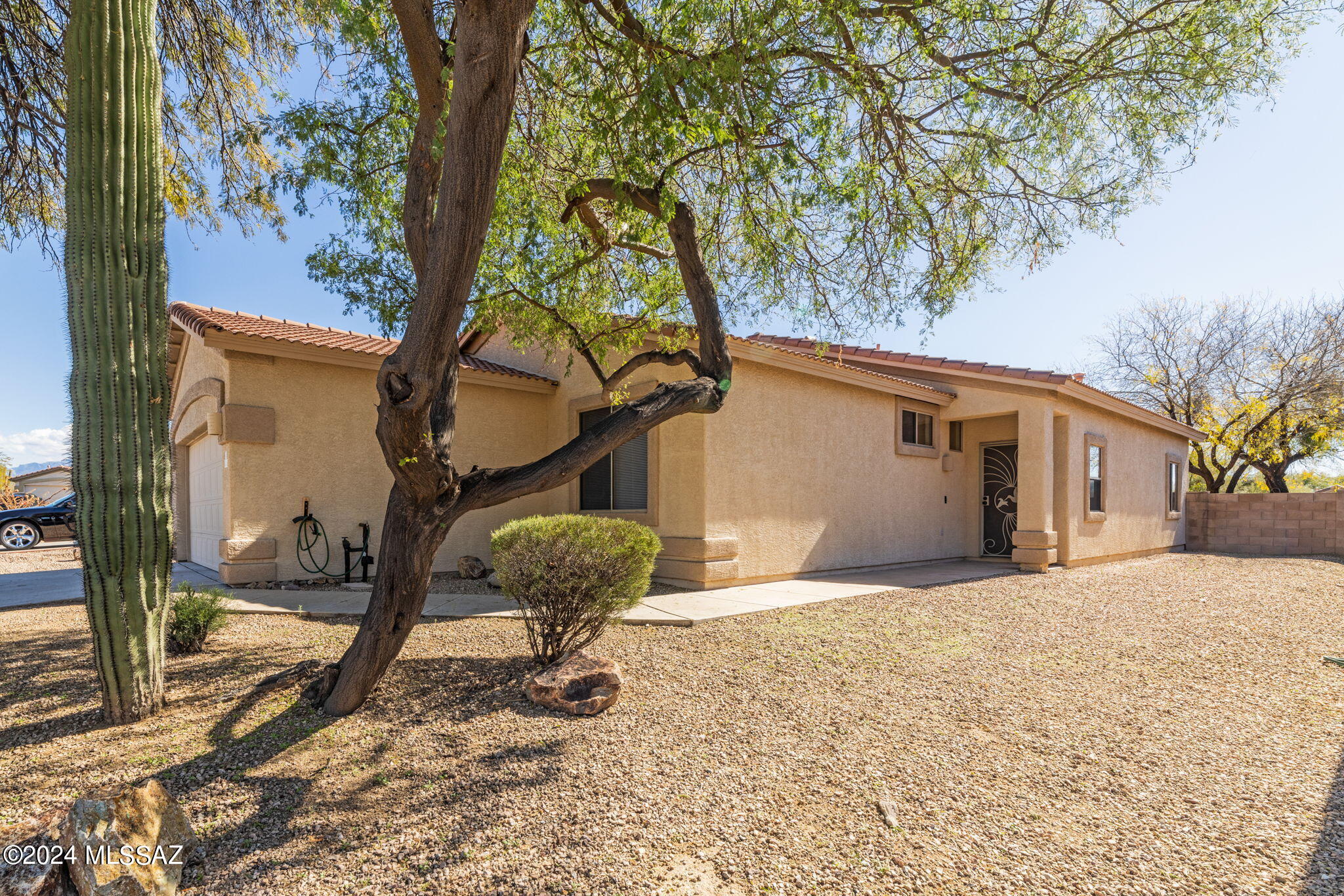 5465 W Bandtail Court