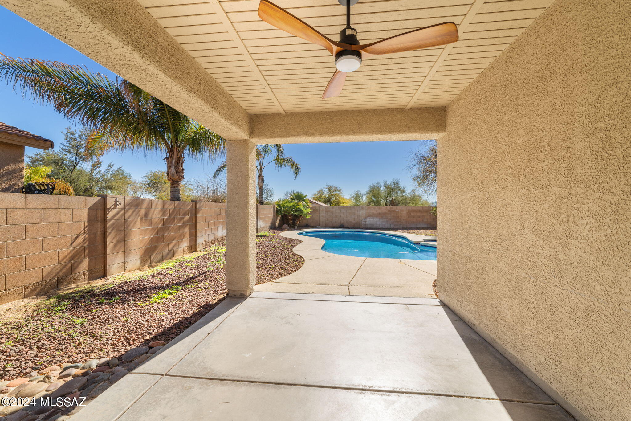 5465 W Bandtail Court