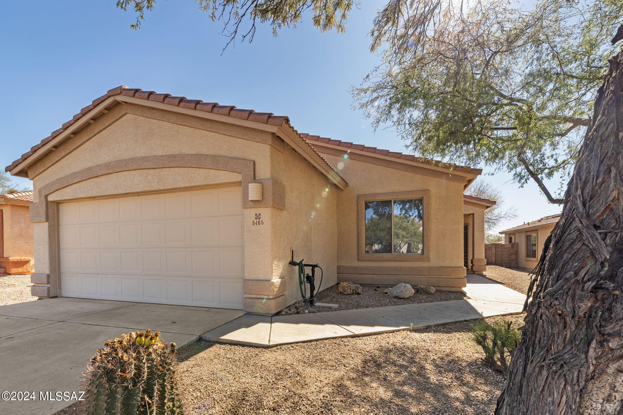 5465 W Bandtail Court