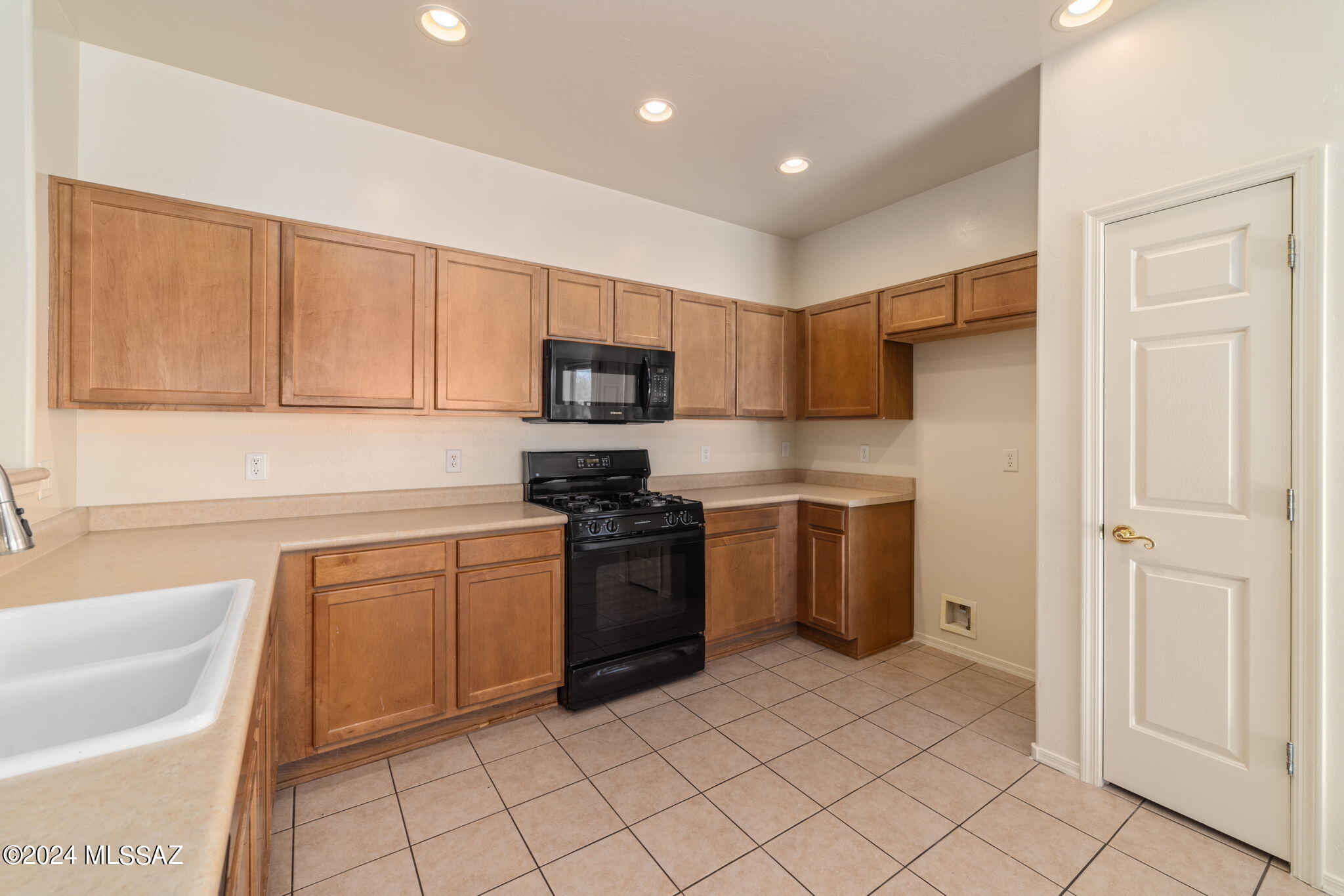 5465 W Bandtail Court