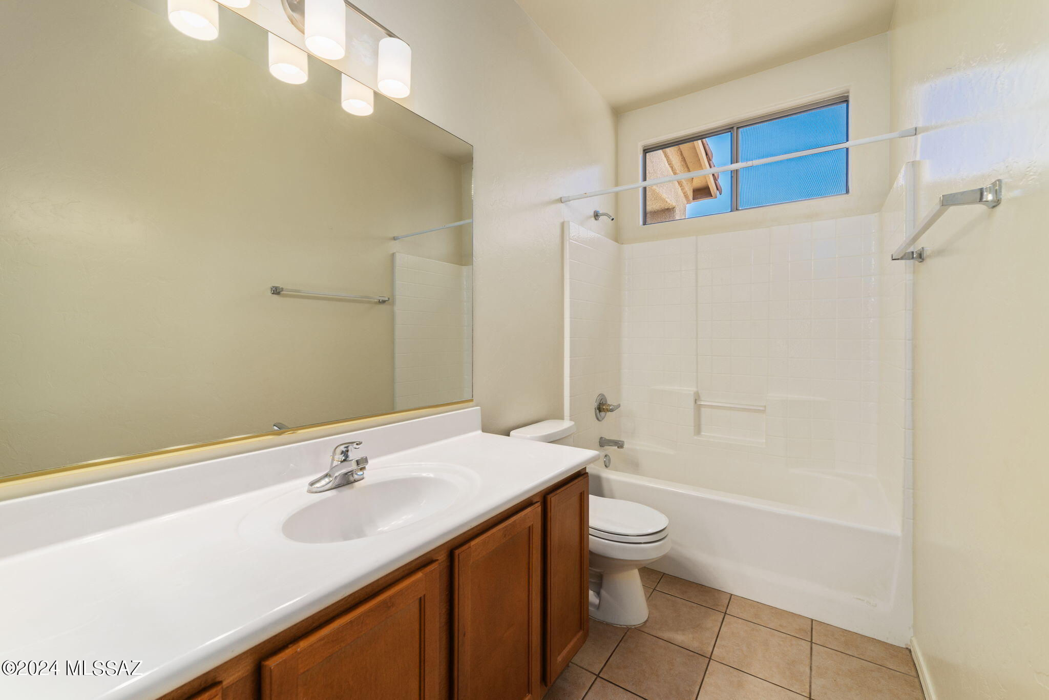 5465 W Bandtail Court