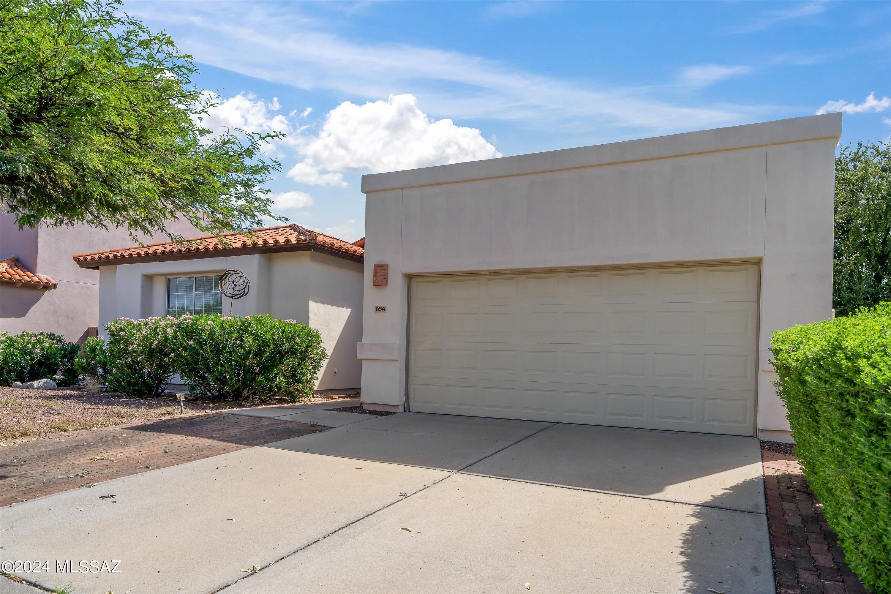 10200 N Fox Hunt Lane