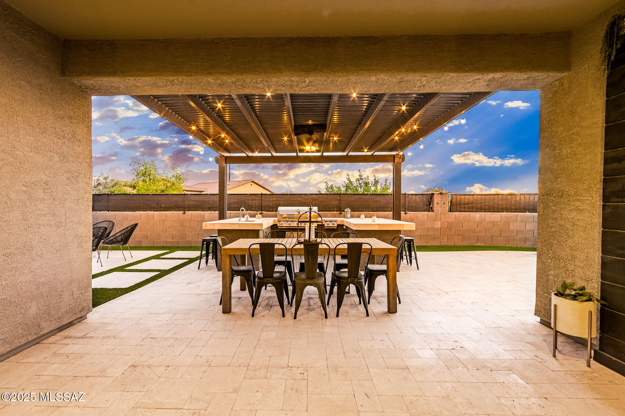 12237 N Goldenview Lane