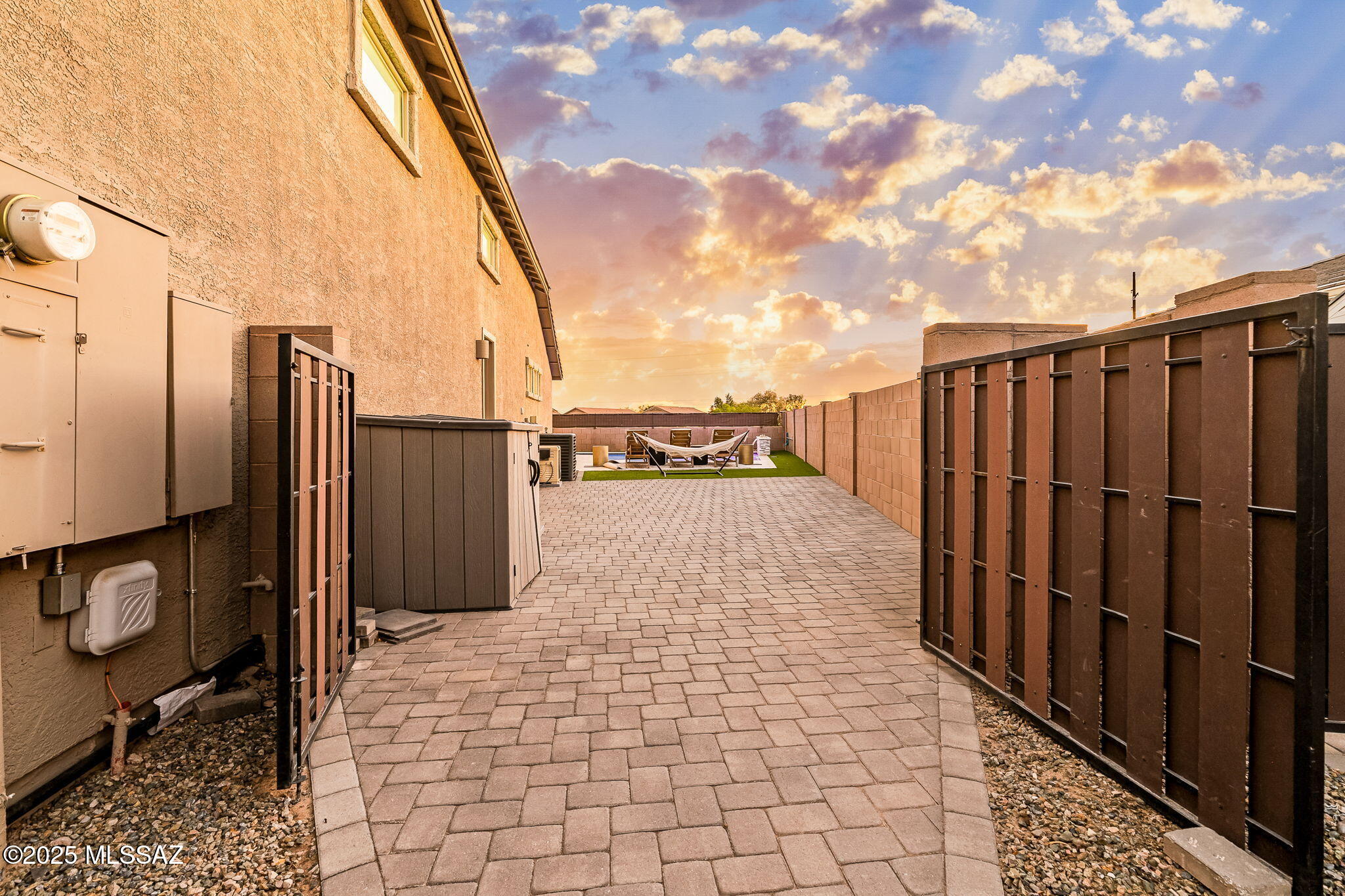 12237 N Goldenview Lane