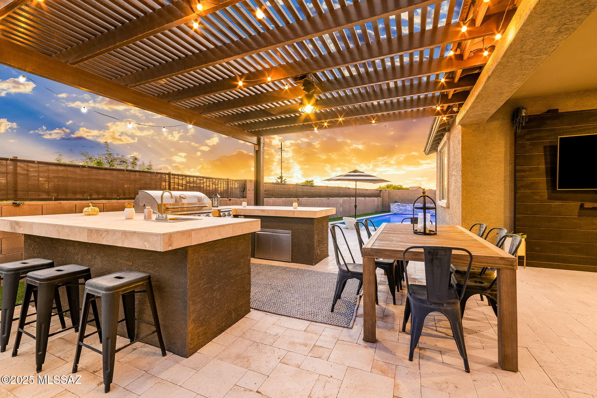 12237 N Goldenview Lane