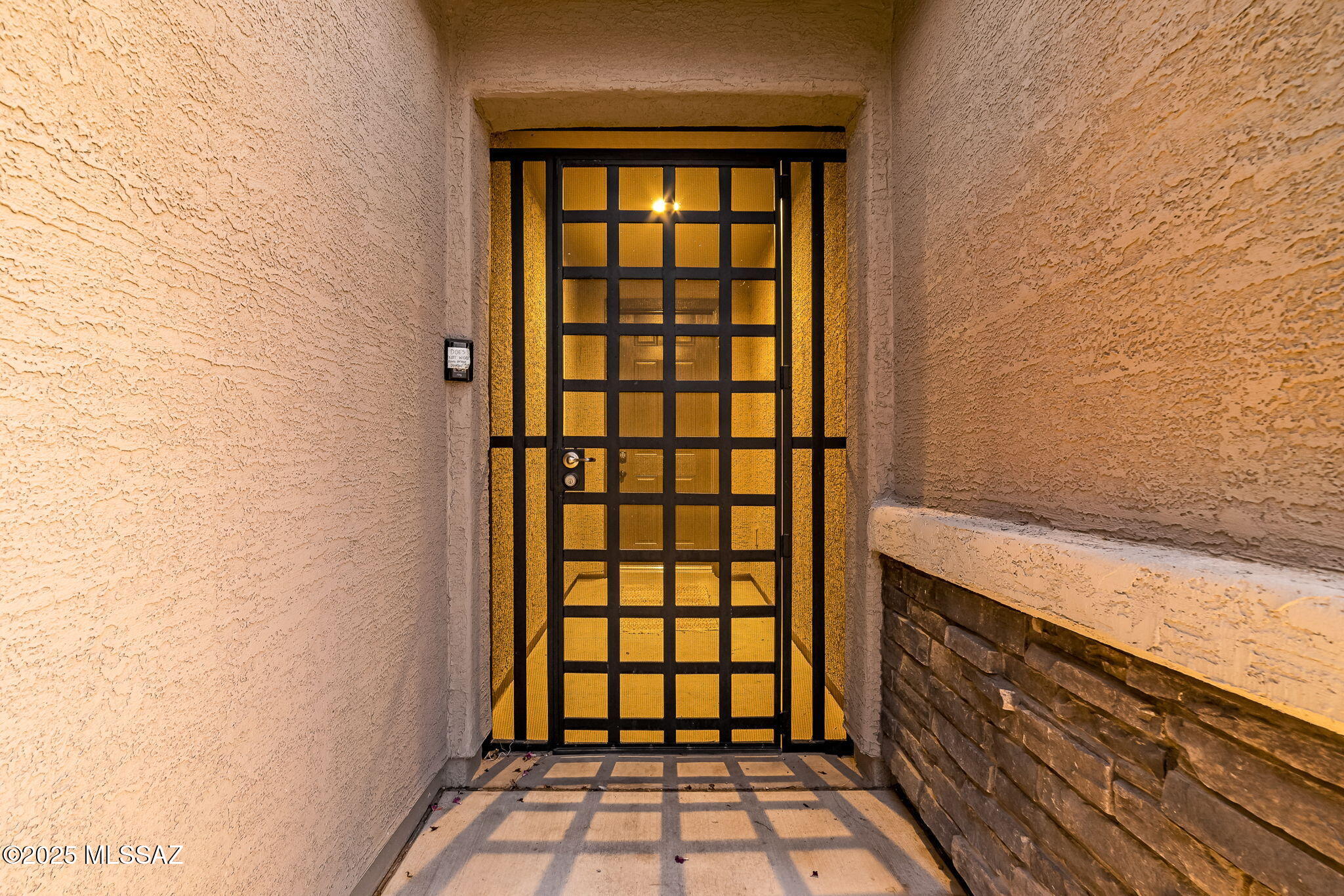 12237 N Goldenview Lane