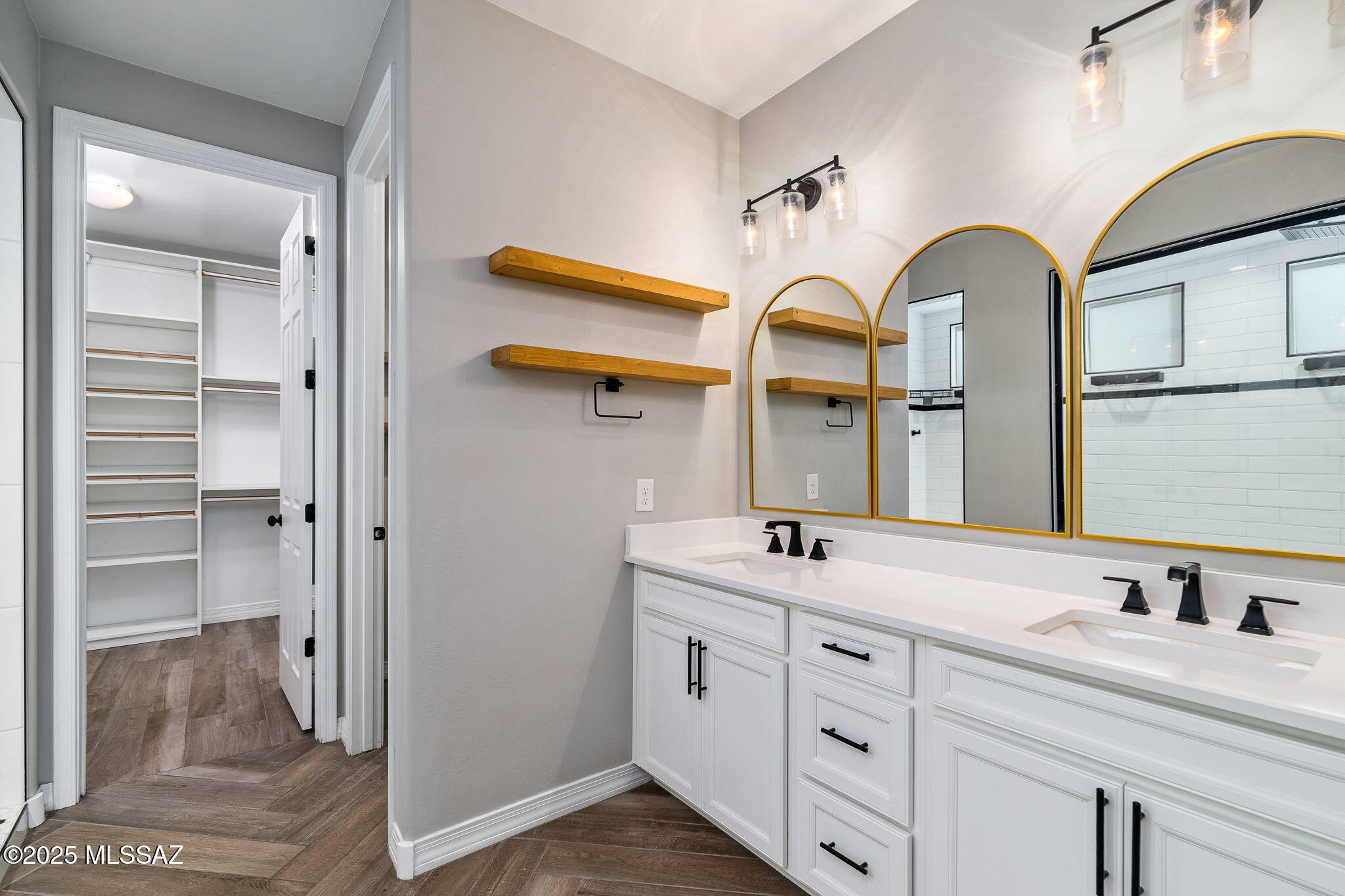 12237 N Goldenview Lane